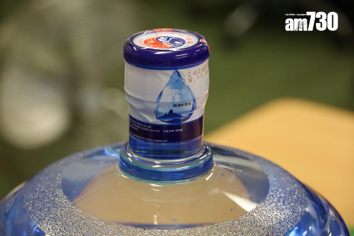 政府早前採購到冒牌飲用水。(資料圖片/鍾式明攝)