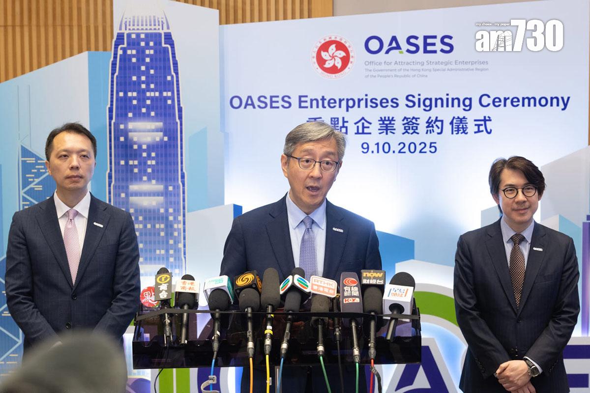 任景信(中)指,政府引進重點企業時會考慮其落戶時是否有實質項目發展等。(蘇文傑攝)