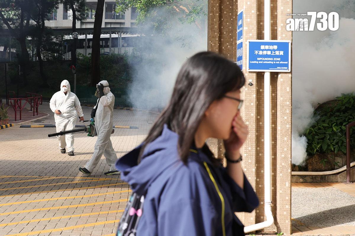 政府在患者寓所和曾到訪地點一帶加強滅蚊。(吳康琦攝)