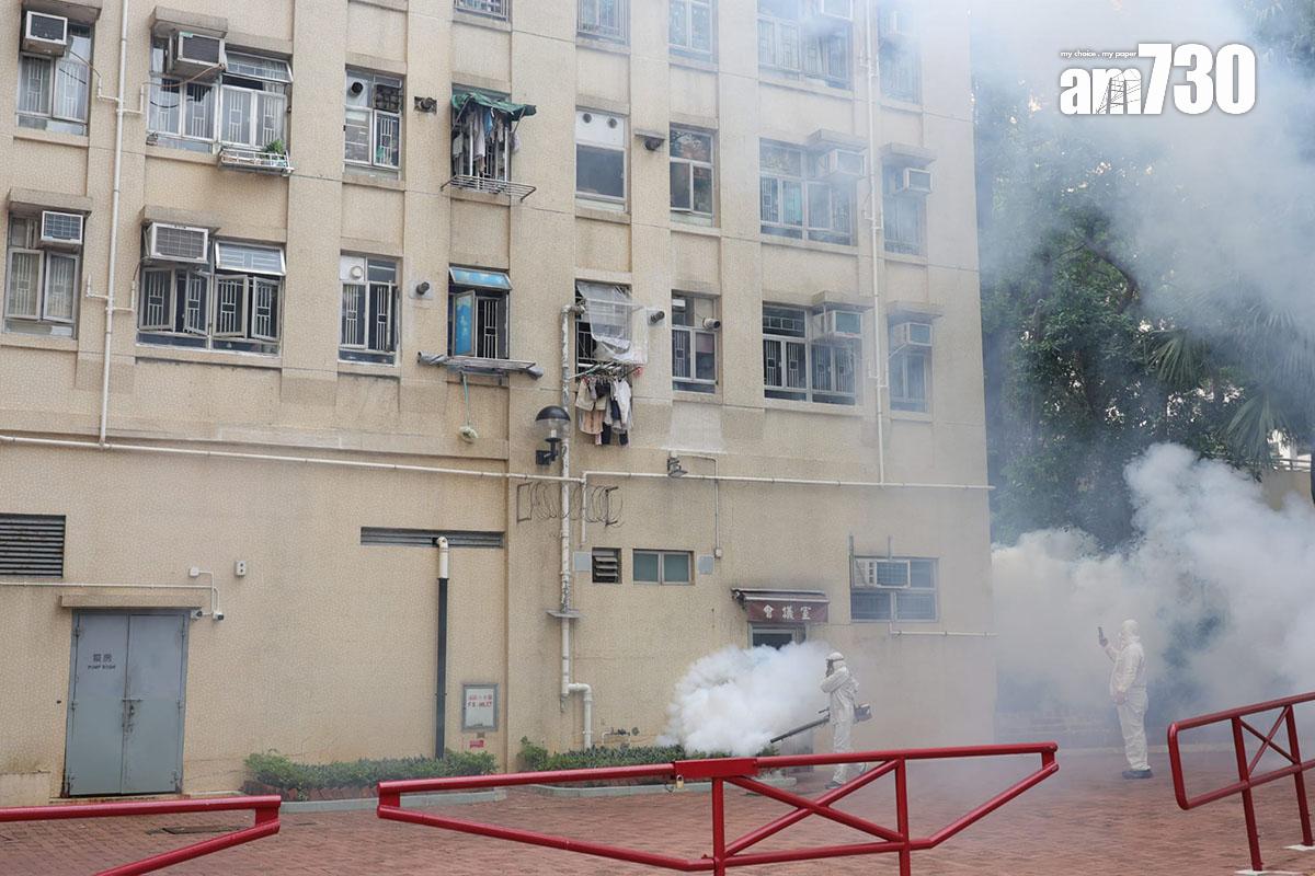 政府在患者寓所和曾到訪地點一帶加強滅蚊。(吳康琦攝)