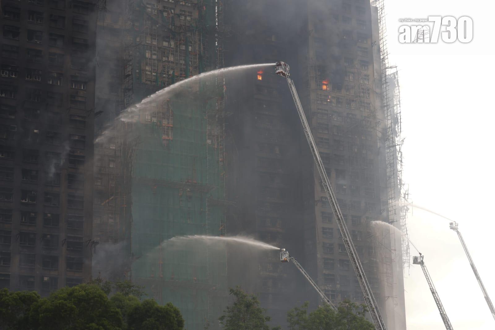 大埔宏福苑五級火今日(27日)早上現場情況。(吳康琦攝)