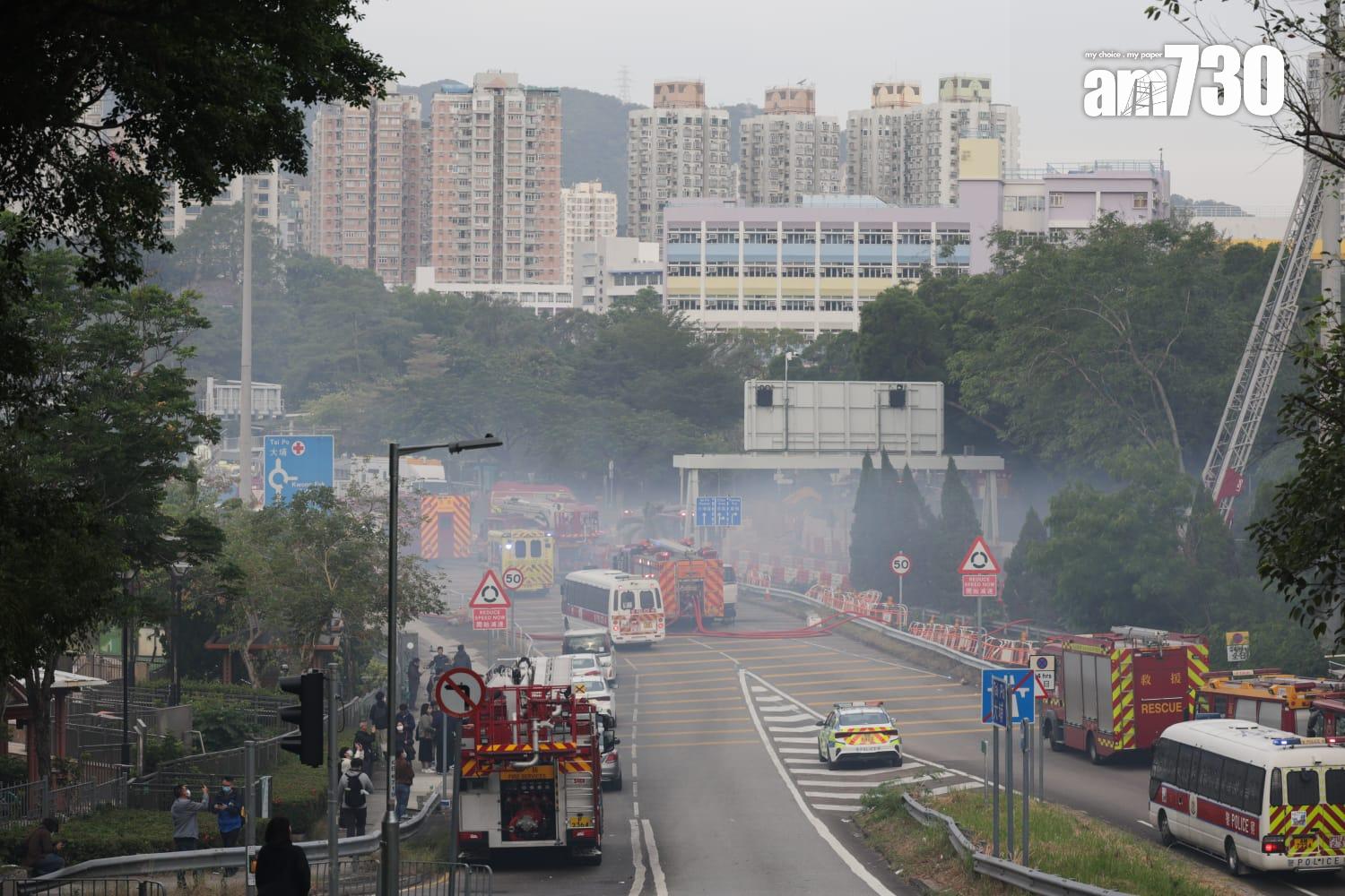 大埔宏福苑五級火今日(27日)早上現場情況。(吳康琦攝)