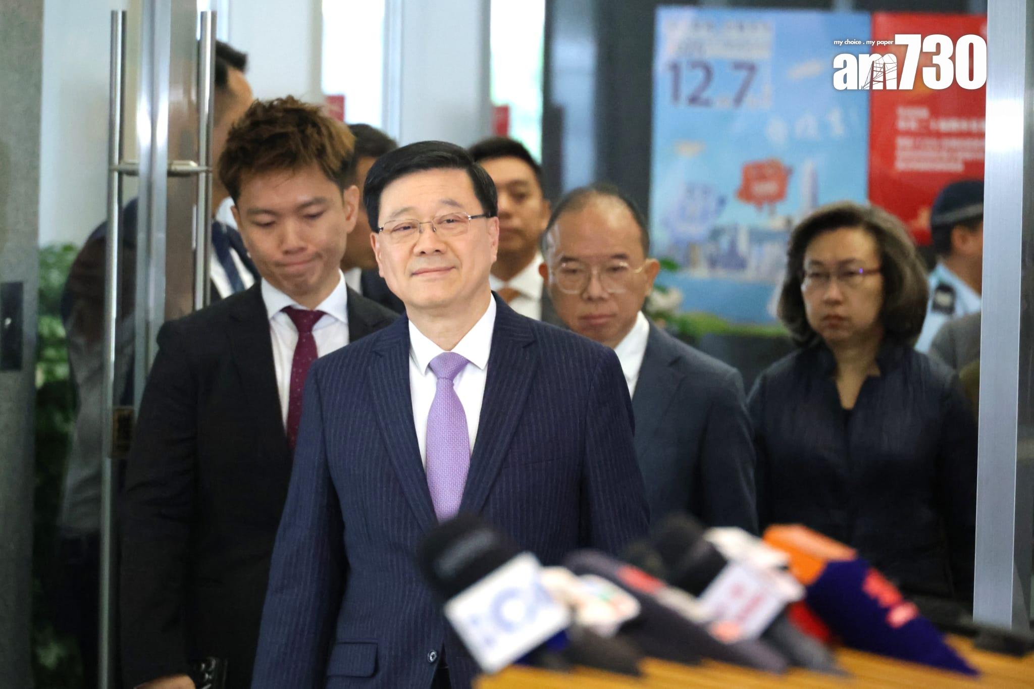 特區政府早上舉行首場四中全會精神宣講會,行政長官李家超見傳媒。(林俊源攝)