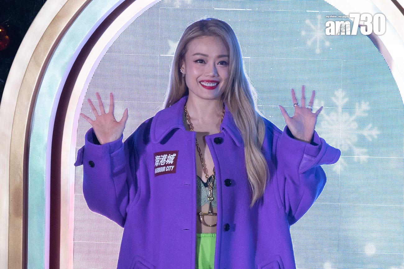 容祖兒主持聖誕亮燈儀式,密實中若隱若現(蘇文傑攝)