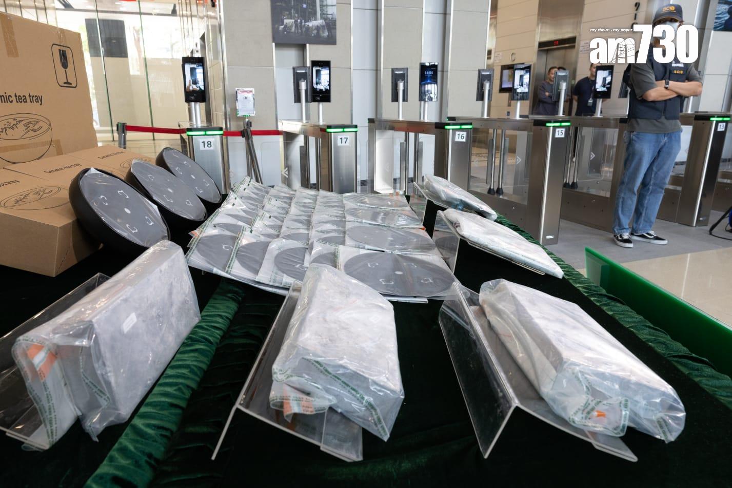 港海關在香港國際機場偵破兩宗空運走私懷疑貴金屬案件。(蘇文傑 攝)