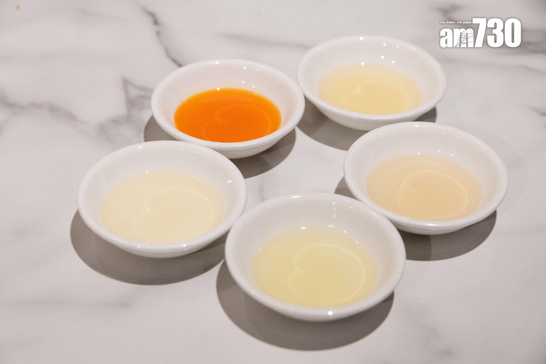 他們自家煉製五款香油:有乾蔥油、薑油、蔥油、蒜油及川式紅油,替不同肉賣增添香氣層次。(周令知攝)