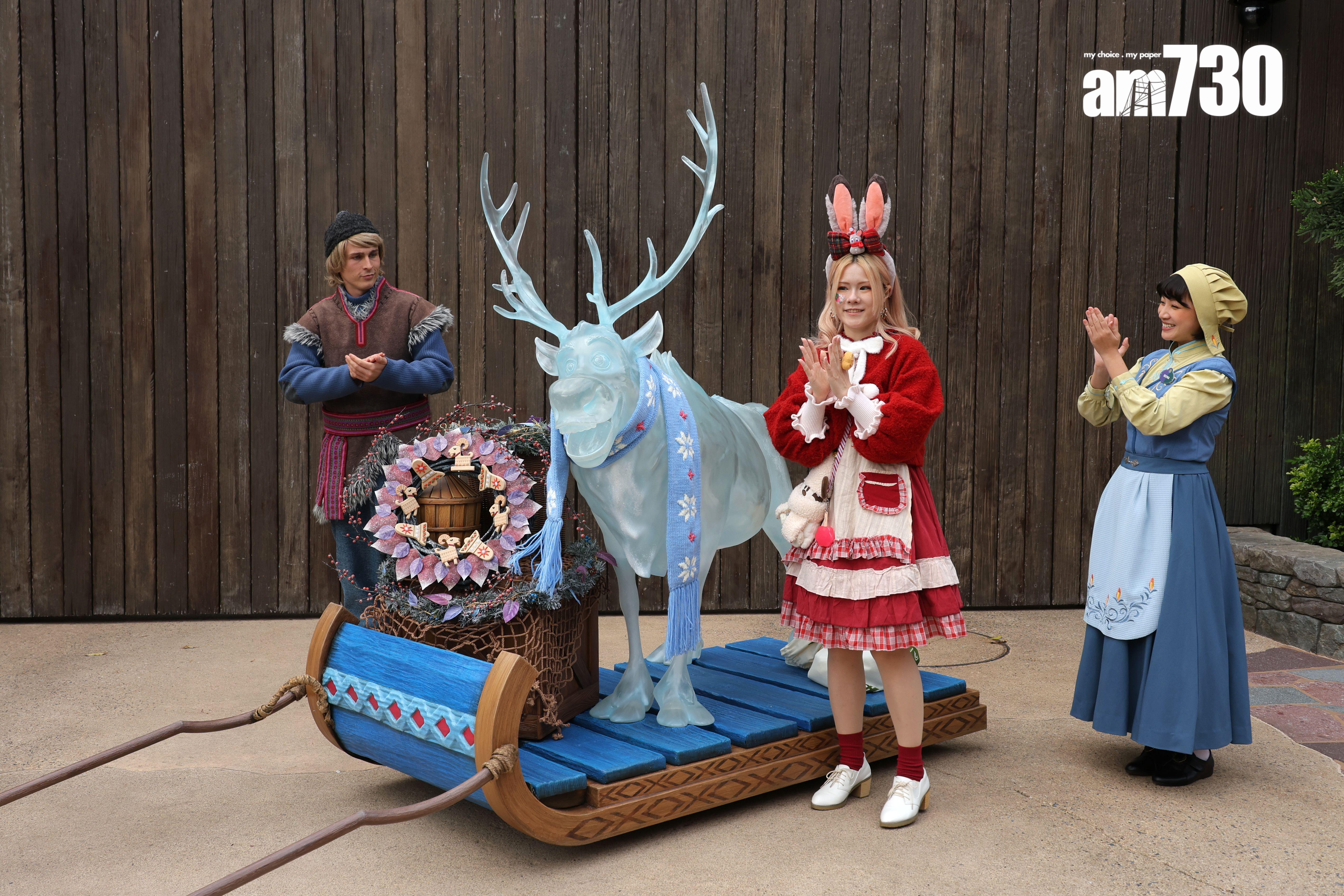 基斯托夫現身,並邀請在場粉絲一起佈置外形仿如斯特的冰雕禮物。(林俊源攝)