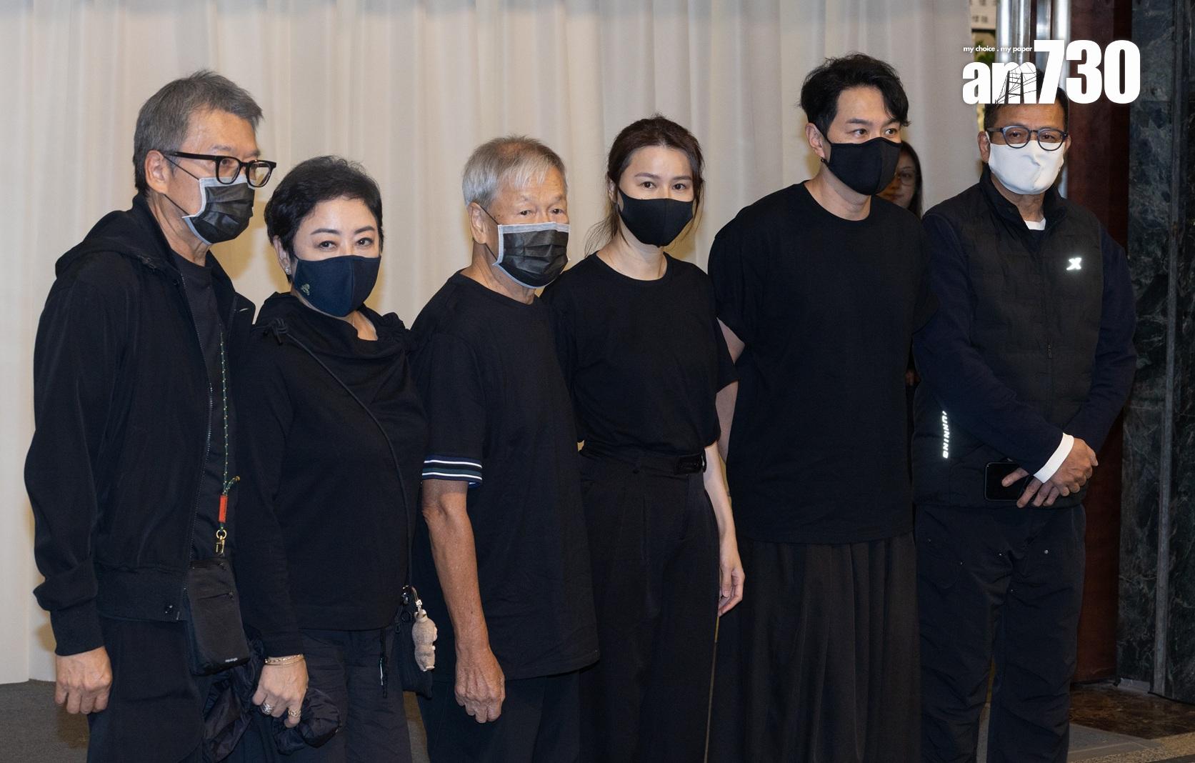 黃日華、蕭正楠、黃翠如、謝寧夫婦和劉江送別許紹雄。(蘇文傑攝)