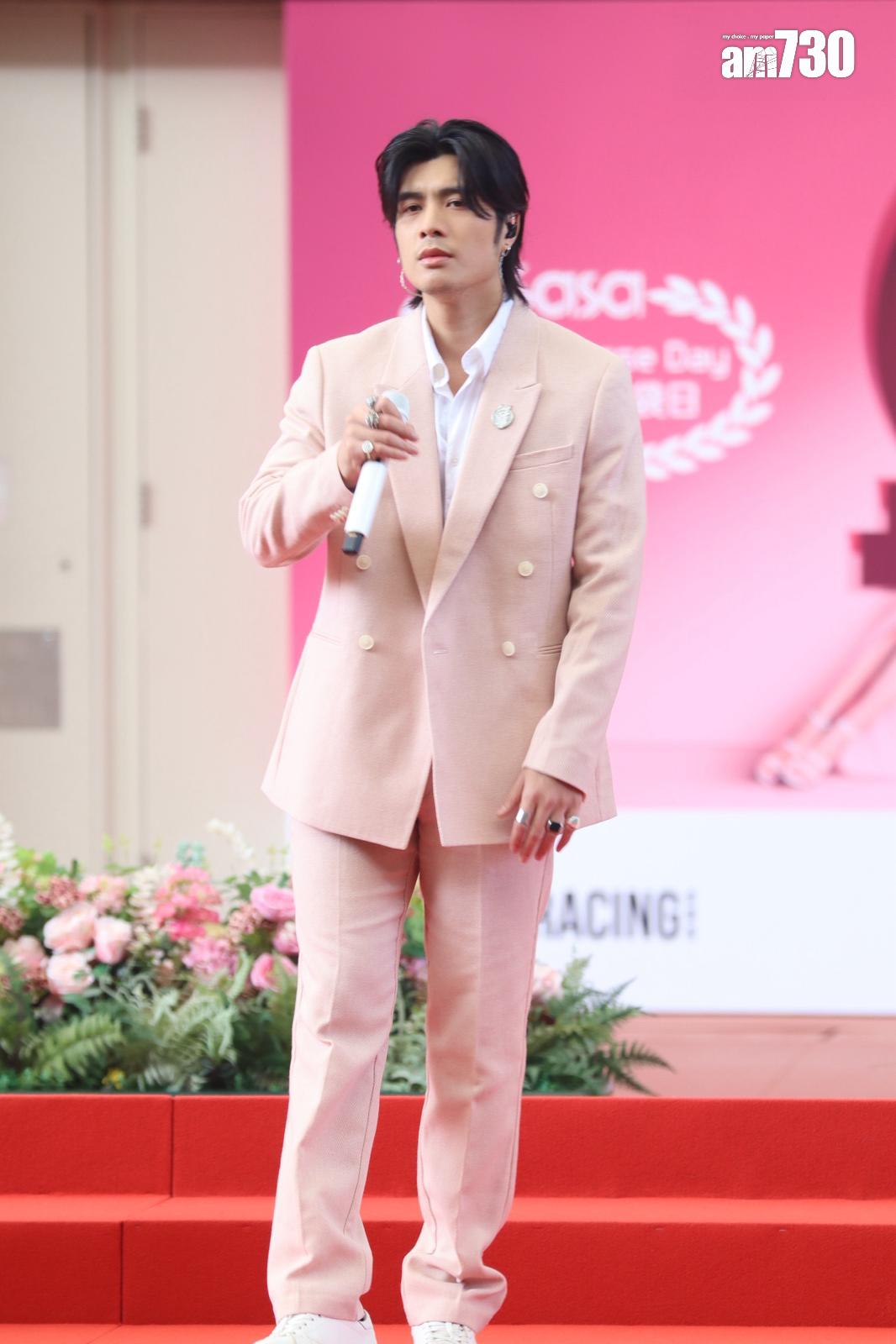 周殷廷(YT)今日現身沙田馬場出席活動唱歌。(娛樂組攝)