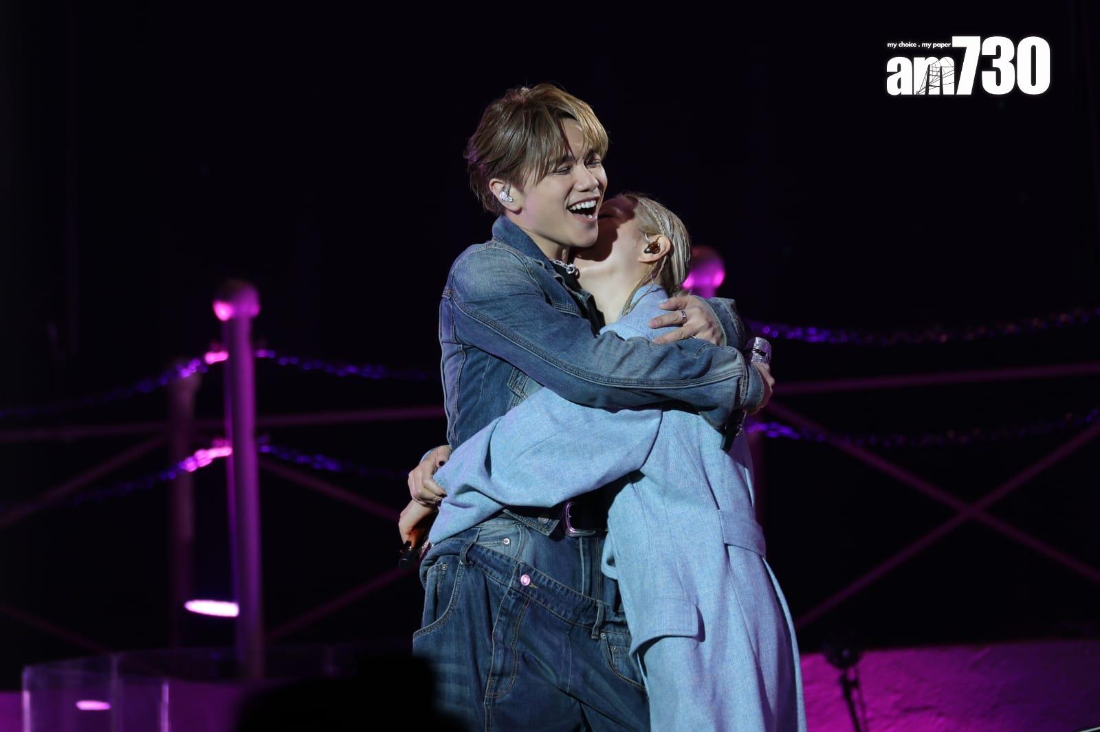 鄭秀文Sammi與張敬軒《Most Wanted 》拉闊音樂會,放提式抱抱。(林俊源攝)