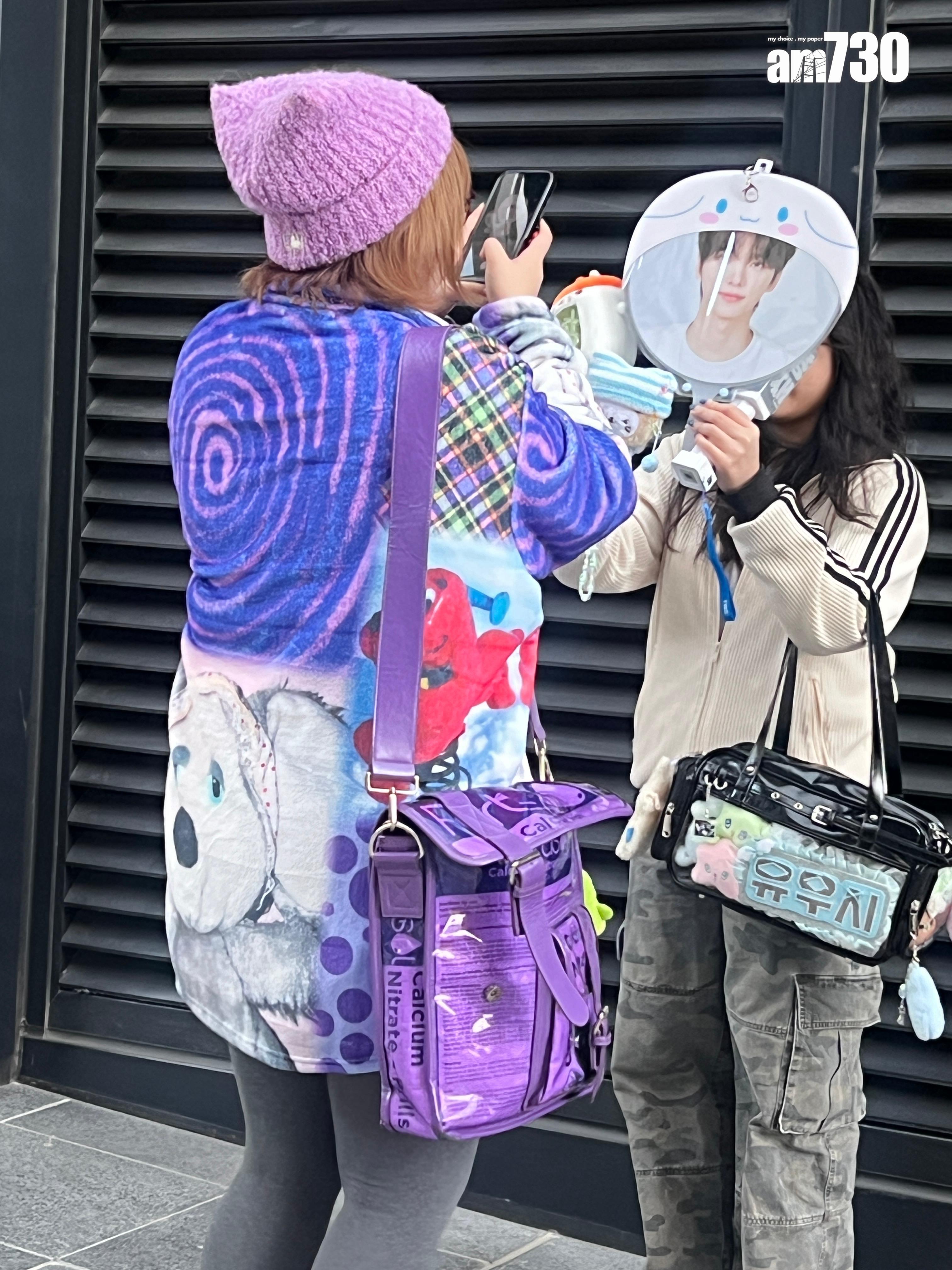 大批粉絲已到啟德體園打卡。 (娛樂組攝)