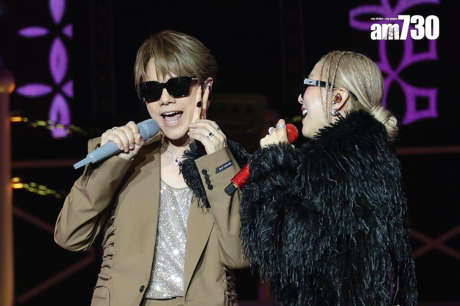 鄭秀文Sammi與張敬軒《Most Wanted 》拉闊音樂會,Sammi與張敬軒型格合唱《螢光粉紅》。(林俊源攝)