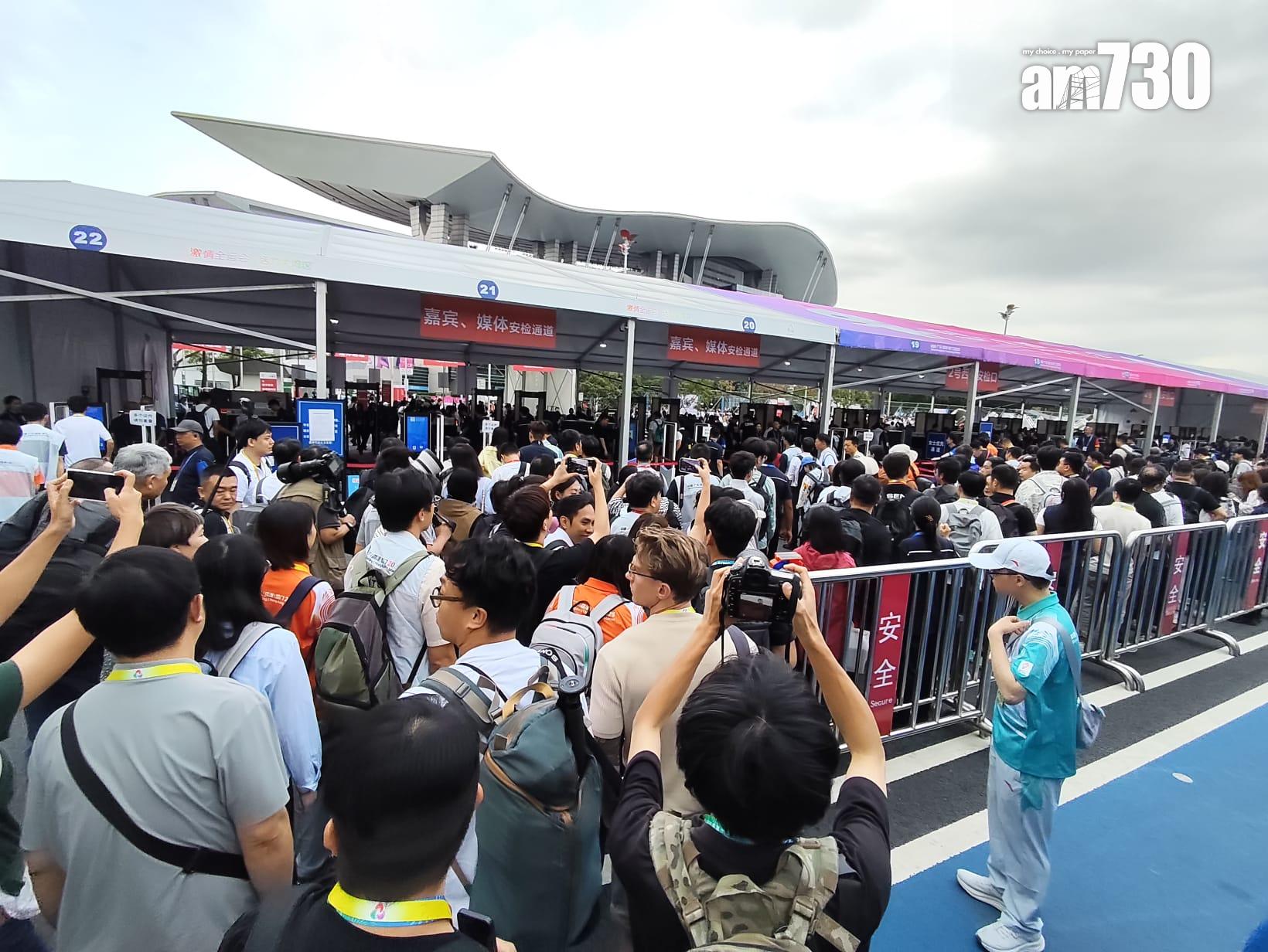 全運會開幕式晚上在廣東奧林匹克體育中心舉行。(鍾式明攝)