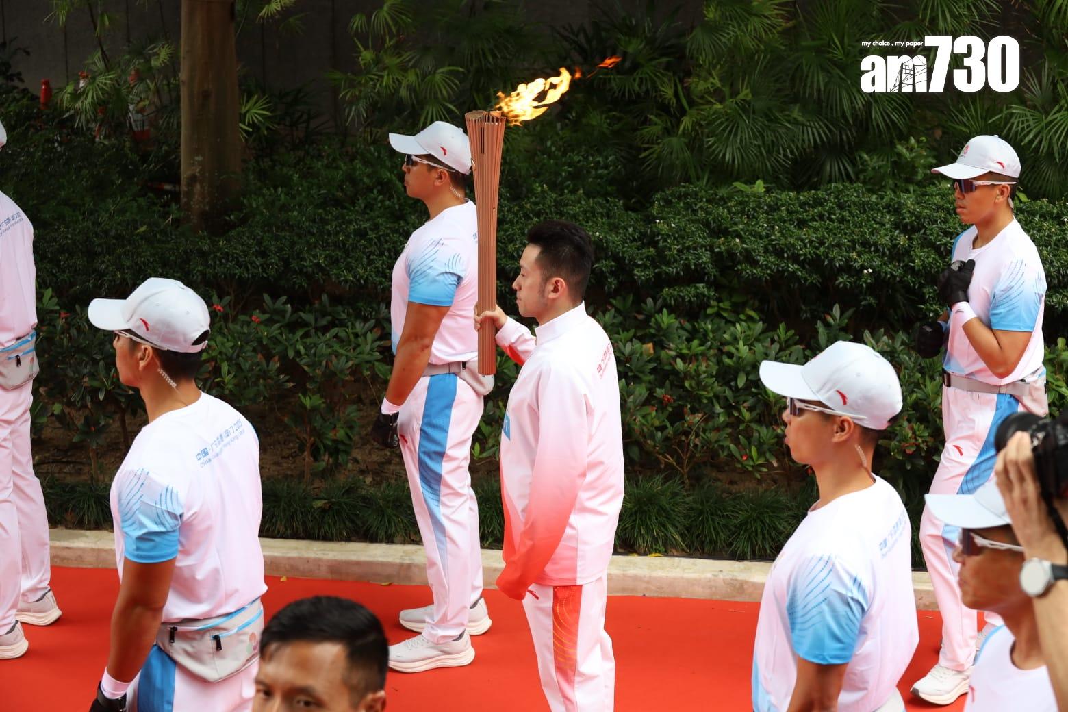 港隊男子乒乓代表黃鎮廷負責跑第一棒。(鍾式明攝)