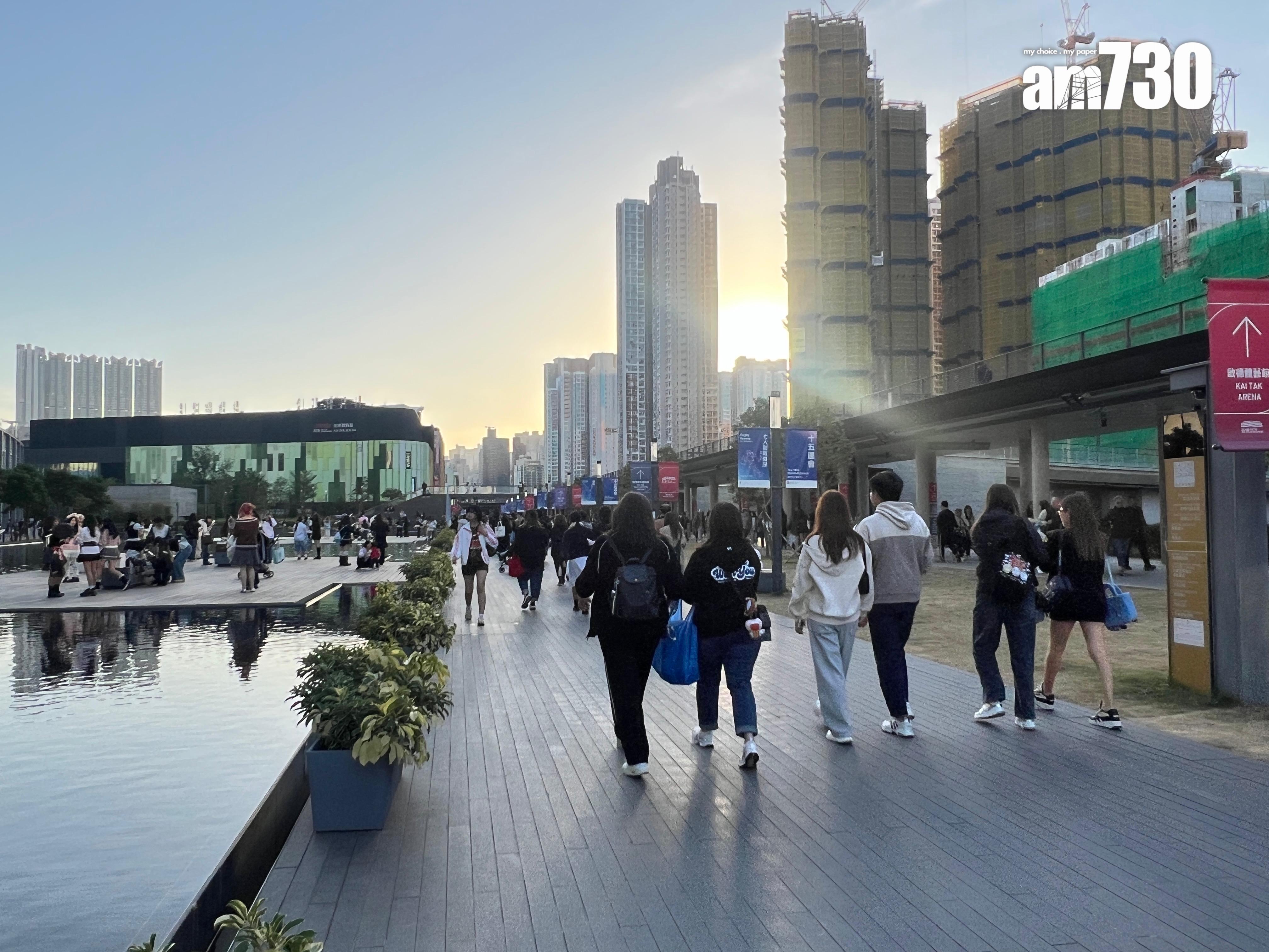 大批粉絲已到啟德體園打卡。 (娛樂組攝)