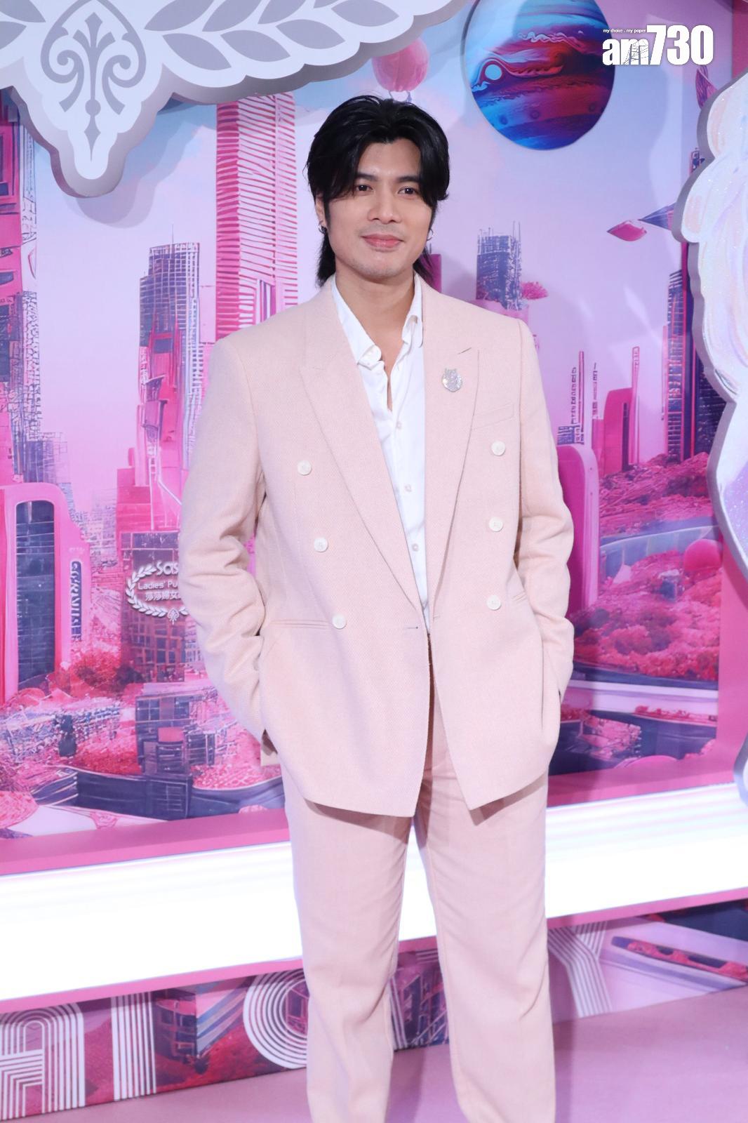 周殷廷(YT)今日現身沙田馬場出席活動唱歌。(娛樂組攝)