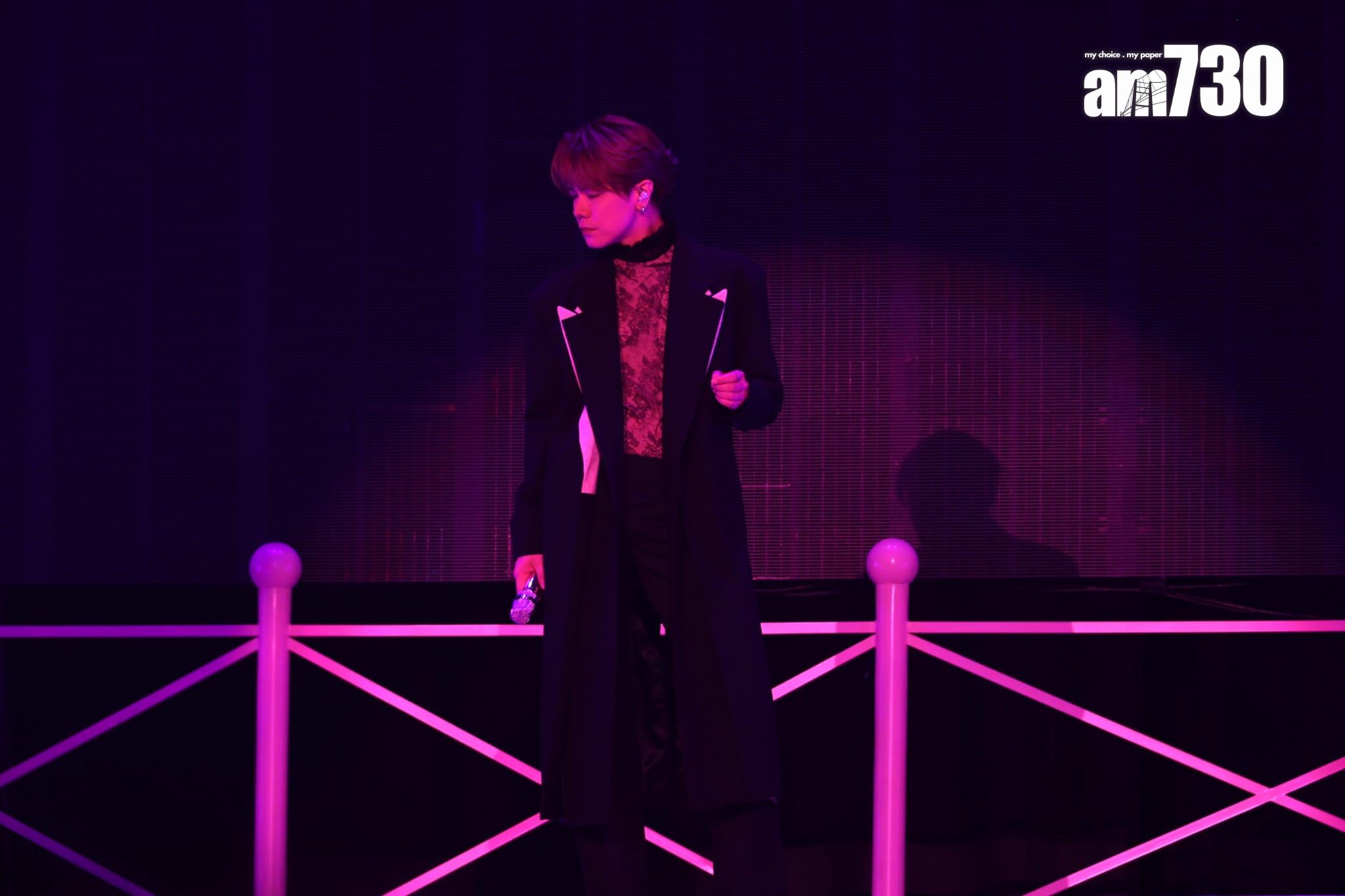 鄭秀文Sammi與張敬軒《Most Wanted 》拉闊音樂會,張敬軒唱Sammi的《哭泣遊戲》、《不拖不欠》及《放不低》。(林俊源攝)