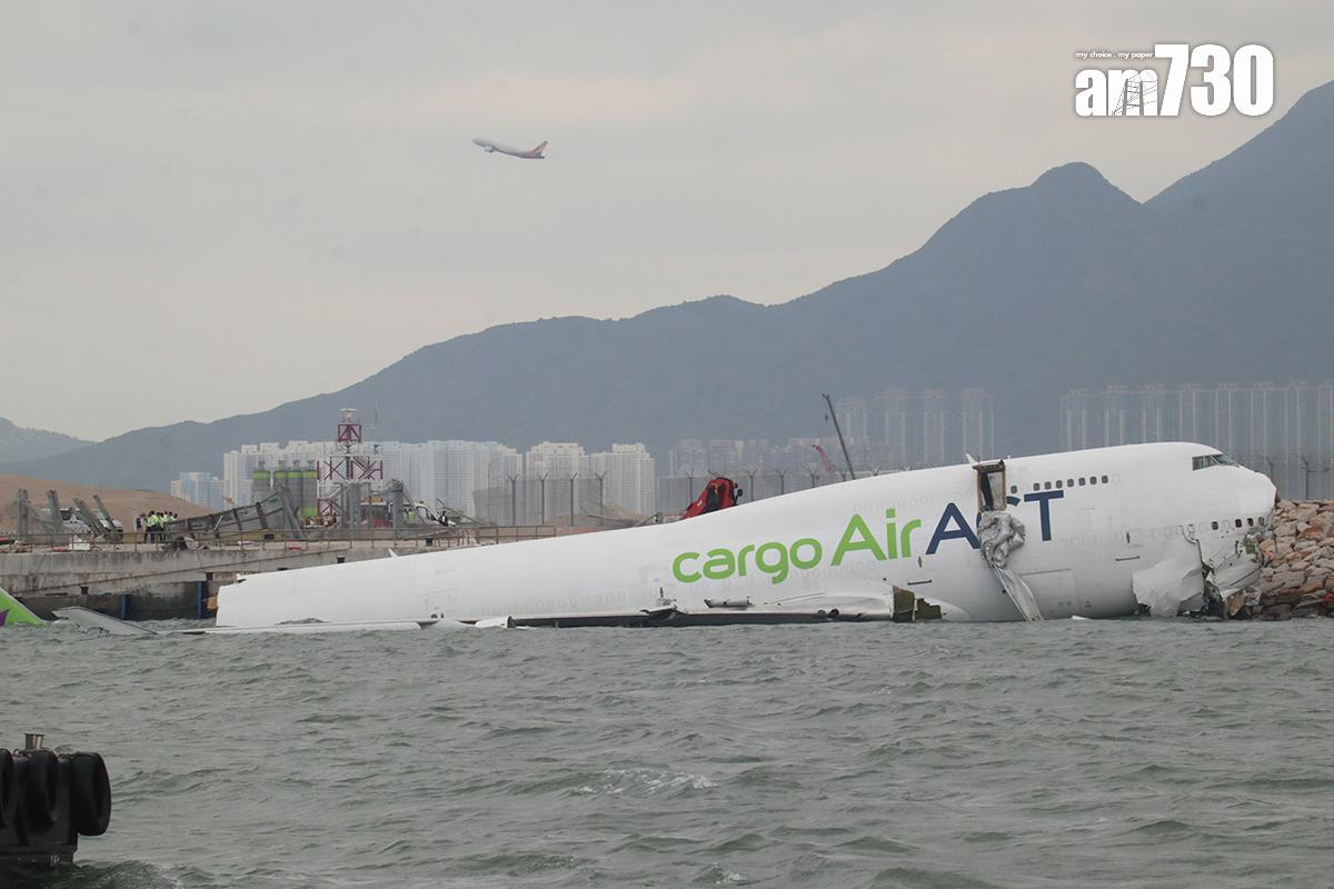 一架由阿聯酋杜拜來港的無載貨貨機,10月在香港國際機場衝出跑道墮海。(資料圖片/鍾式明攝)