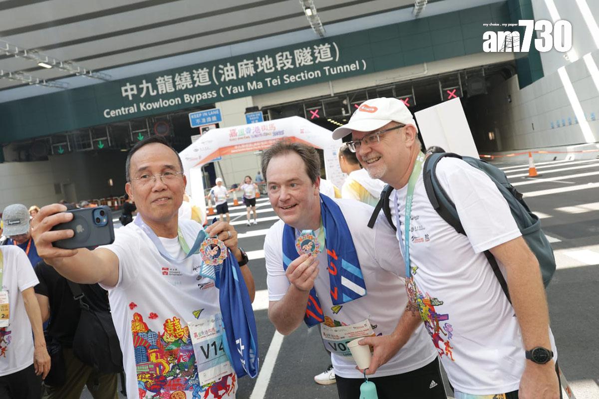 香港街馬兩公里領袖跑賽事途經中九龍繞道(油麻地段隧道)。(吳康琦攝)