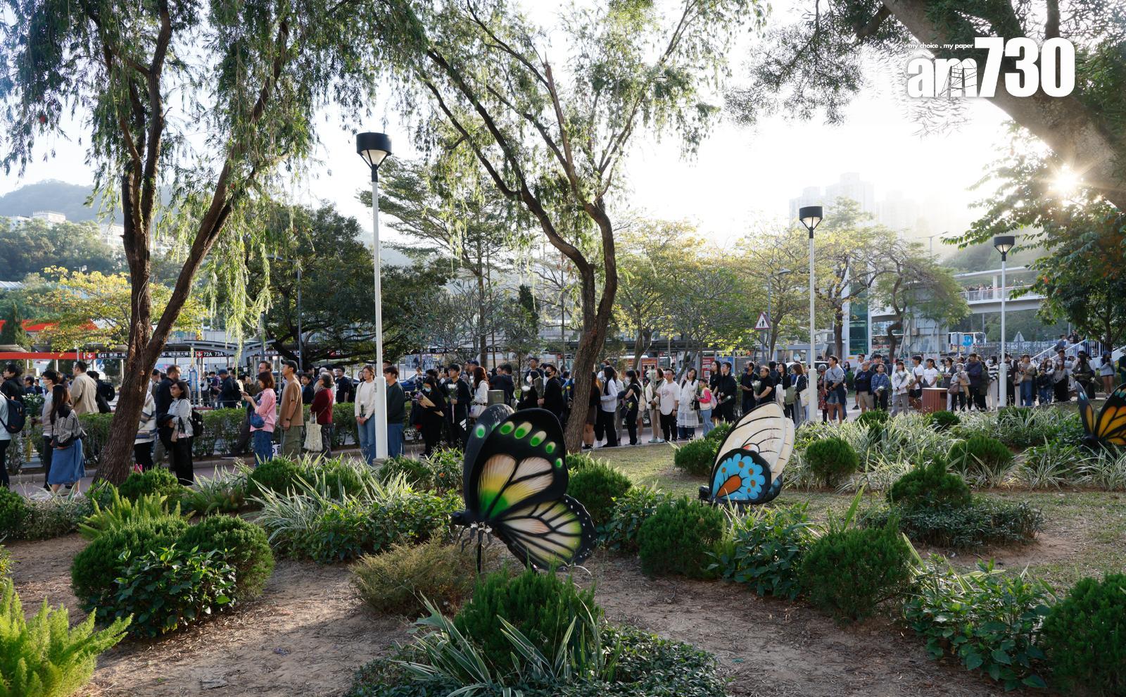 大埔宏福苑五級火,大批市民到場悼念(蘇文傑攝)