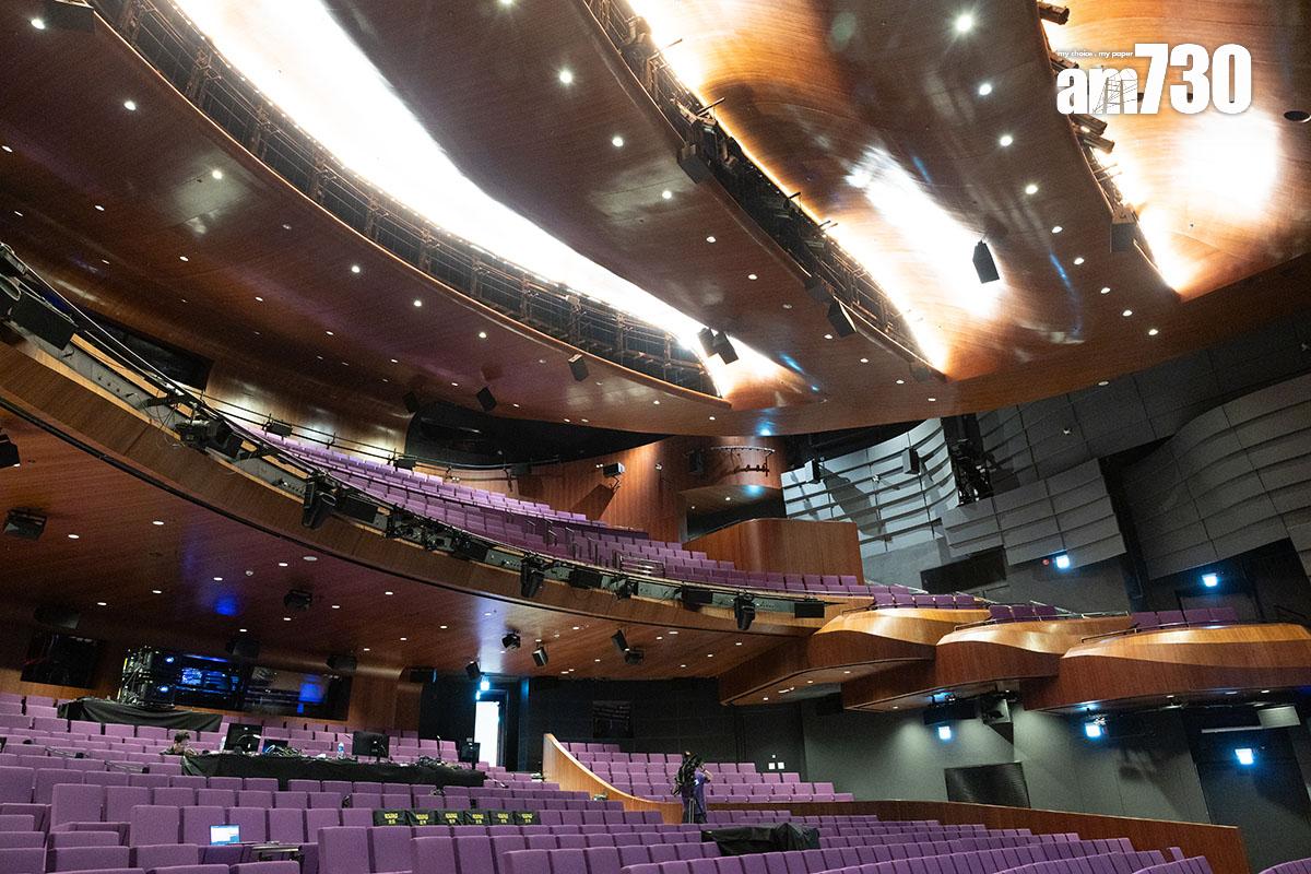 商業廣告可設置於場地和設施內的表演場地、觀眾席樓梯、座椅套等。(資料圖片/蘇文傑攝)