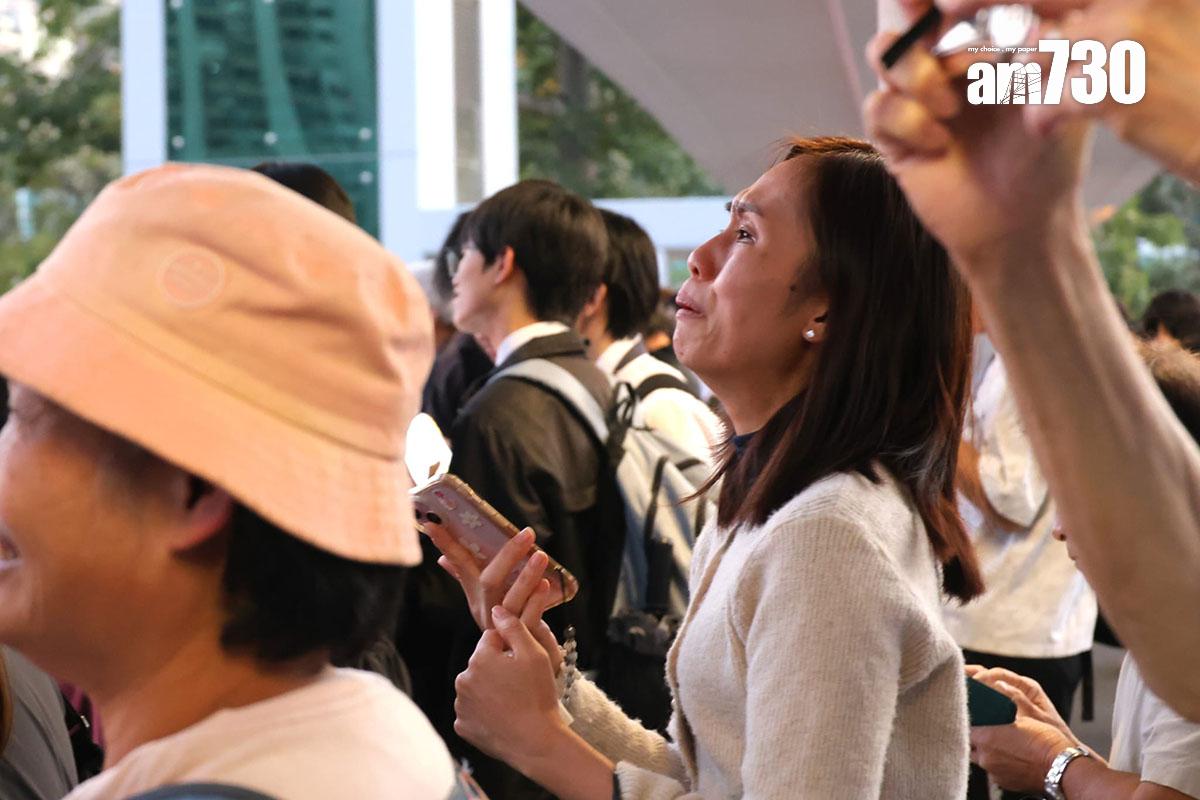 大埔宏福苑發生五級火,居民到附近安全地方暫避,憂心忡忡。(林俊源攝)