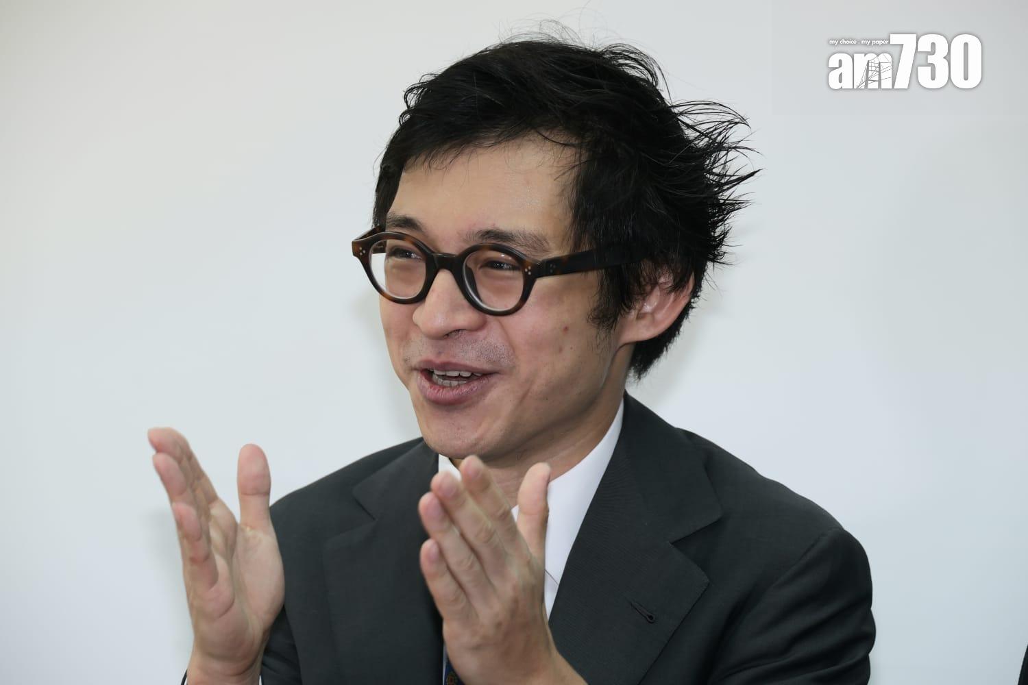 林作由律師陪同舉行記者會。 (周令知攝)