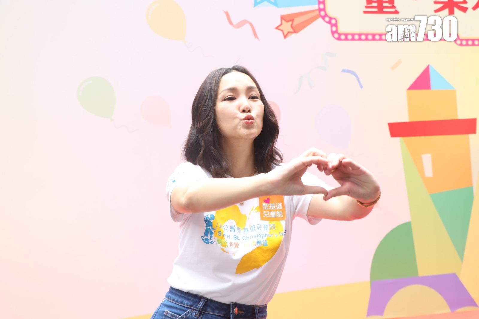 謝安琪向fans大派心心。(娛樂組攝)