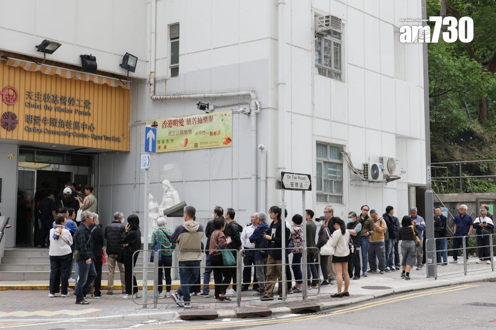 安基苑居民出席大會,會上討論「鴻毅」去留。(吳康琦攝)