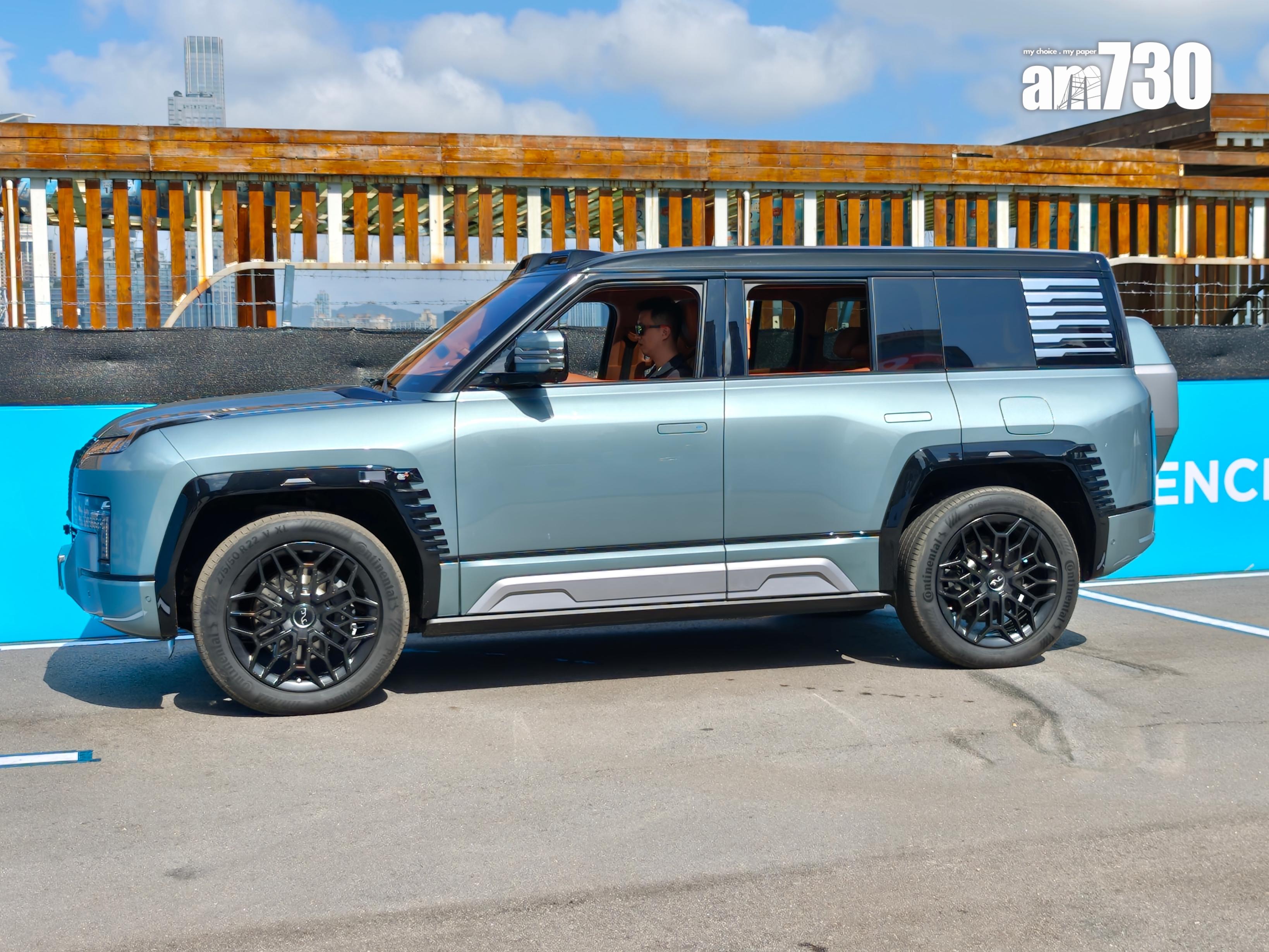 YANGWANG U8可以「蟹行」作接近橫向的斜行泊車。