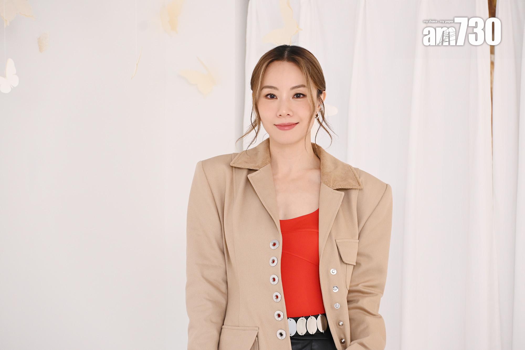 鄧麗欣笑謂自己是被「畫畫唱歌互相耽誤」的藝人。