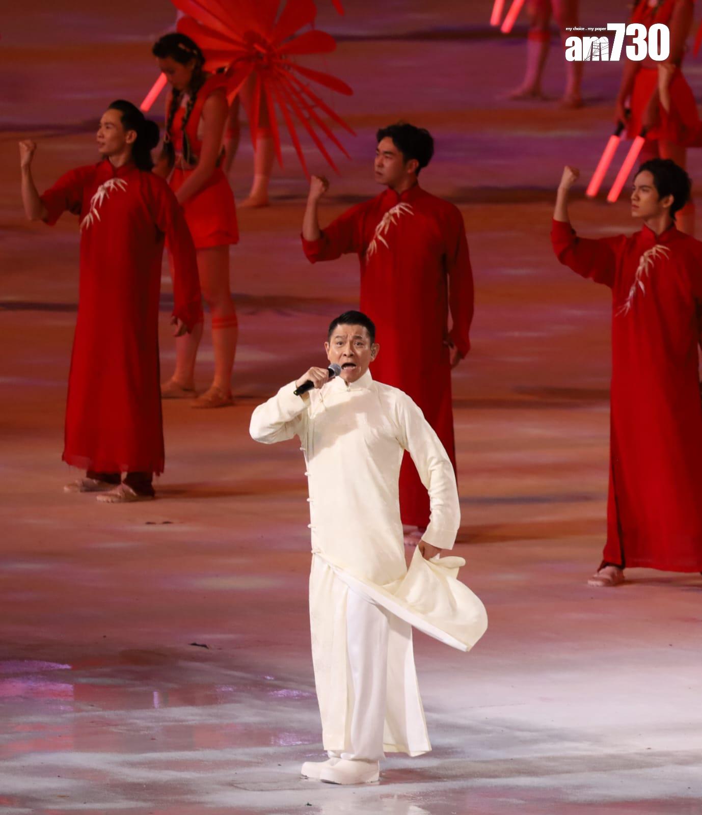 劉德華獻唱《中國人》掀高潮。(鍾式明攝)
