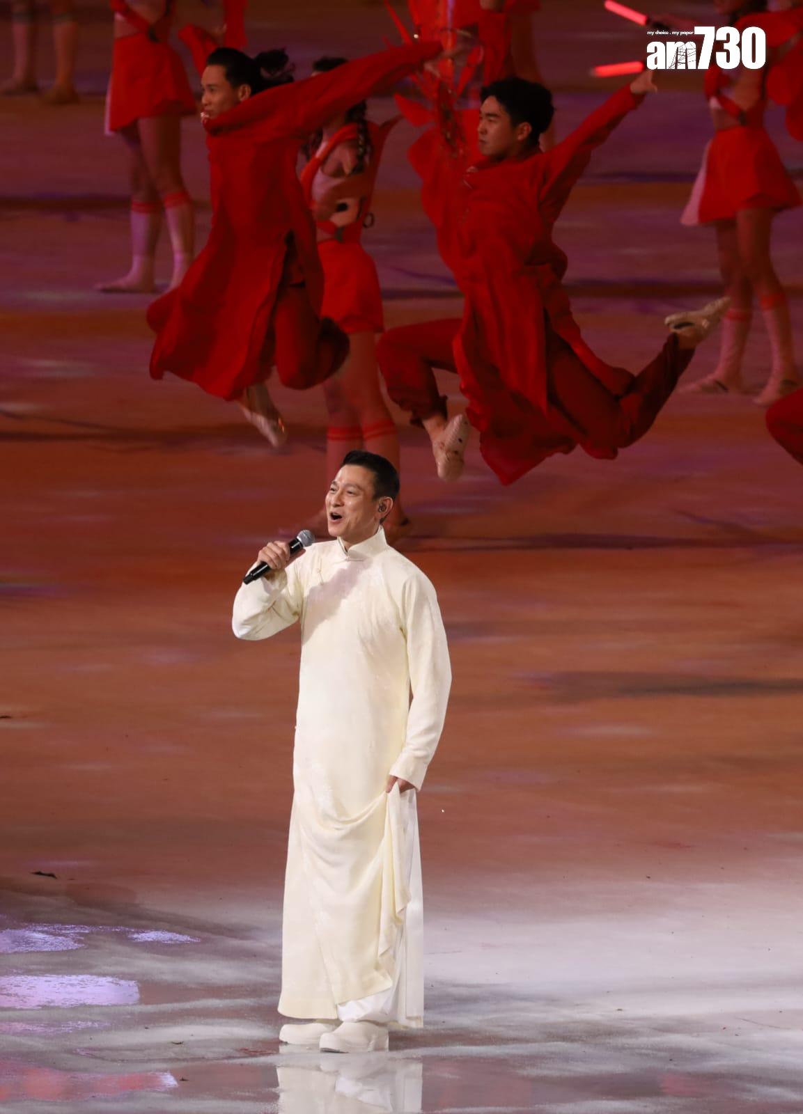 劉德華獻唱《中國人》掀高潮。(鍾式明攝)