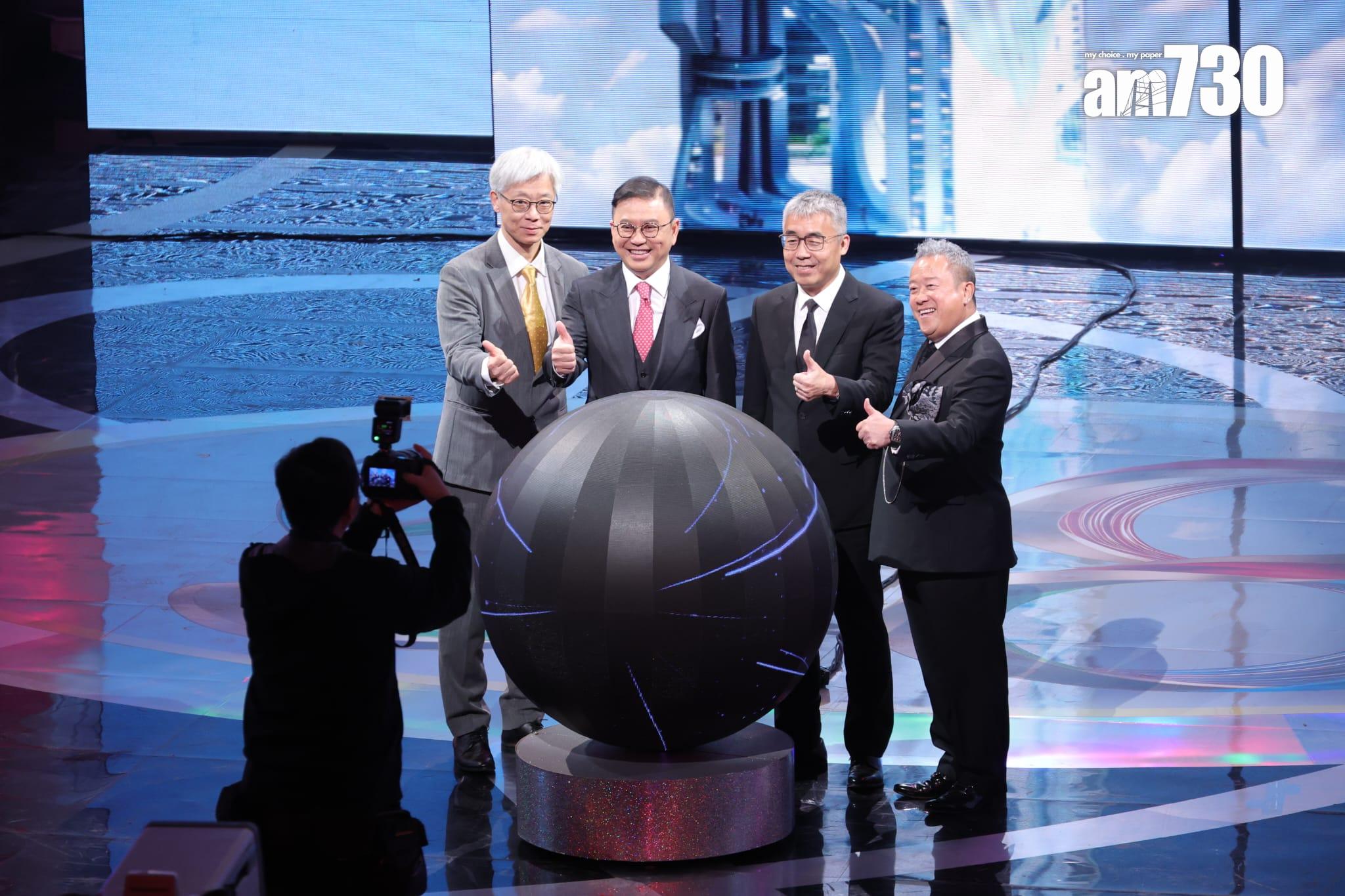 《萬千星輝賀台慶2025》開場表演。(吳康琦攝)