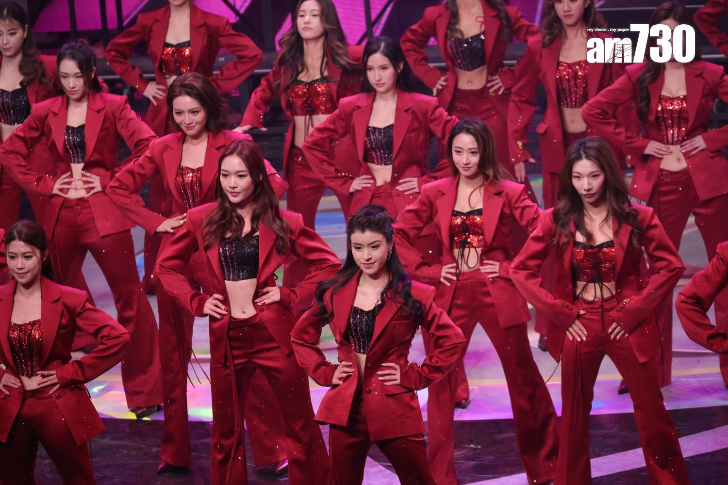 謝天華率一班囡囡為《萬千星輝賀台慶》表演。(吳康琦攝)