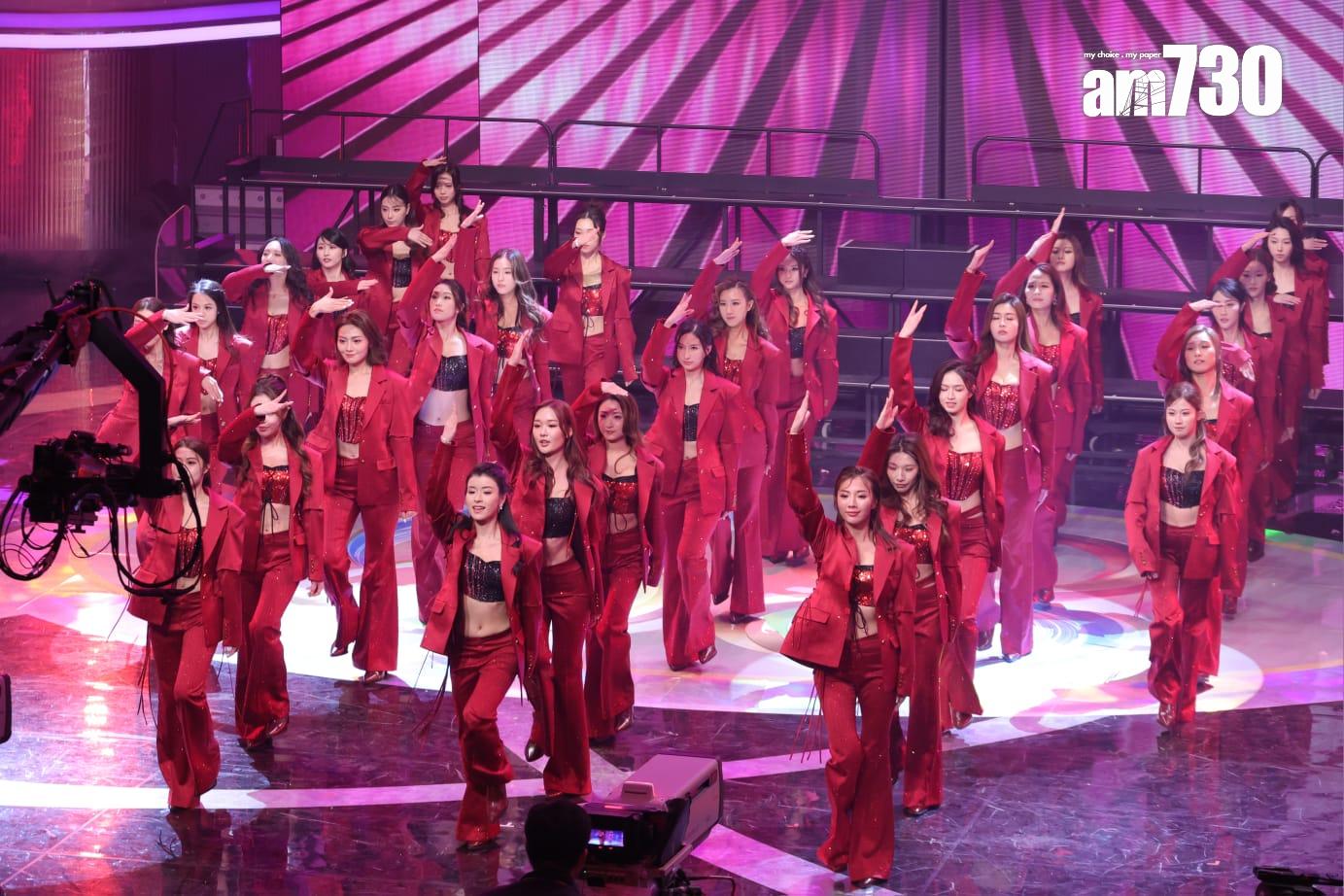 謝天華率一班囡囡為《萬千星輝賀台慶》表演。(吳康琦攝)