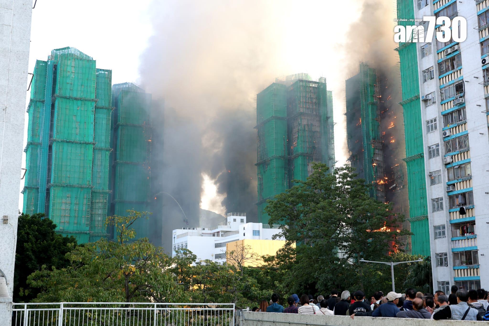 大埔宏福苑宏昌閣外牆棚架起火,消防將火警升為四級。 (林俊源攝)