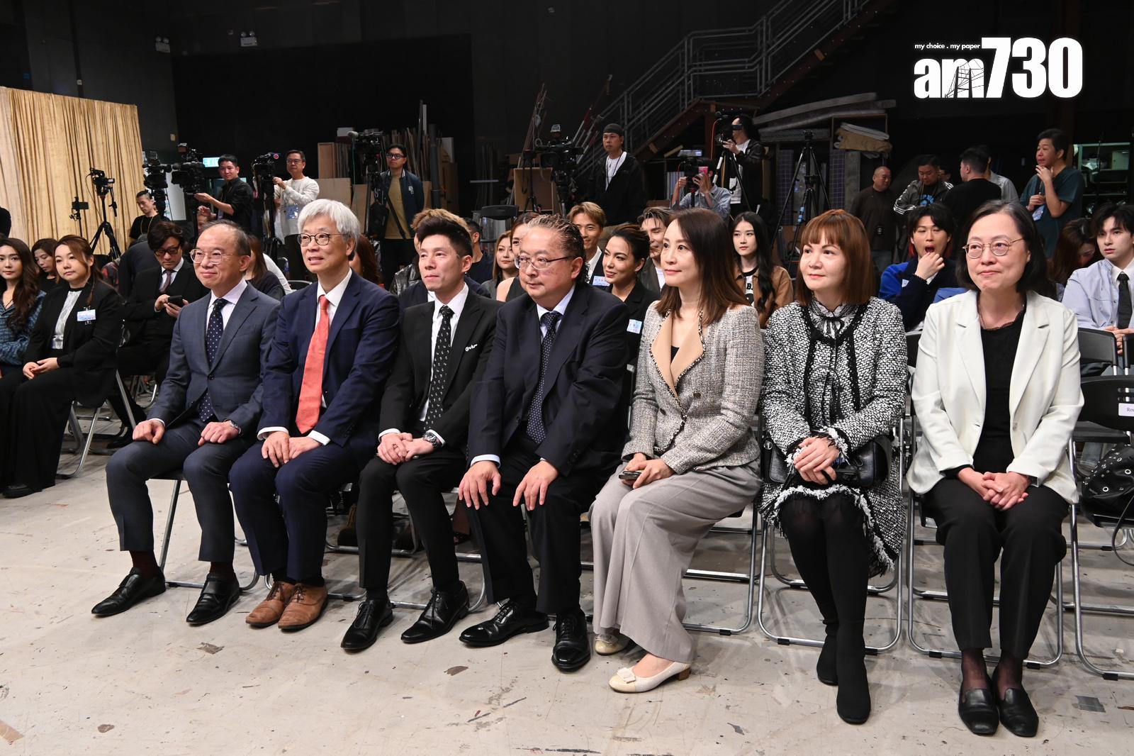 立法會選舉2025|政府於12月6日晚在西九文化區舉行大型戶外綜藝晚會「同心‧投票‧創未來大匯演」,政制及內地事務局局長曾國衞及各傳媒高層出席記者會。(《am730》記者攝)