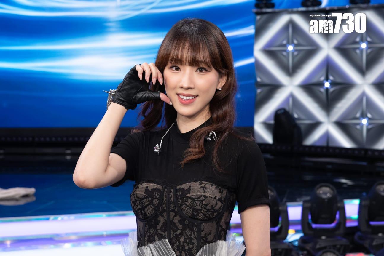 甄敏芳(Jenny)興奮分享蘇永康已經為她接洽安排工作。(蘇文傑攝)