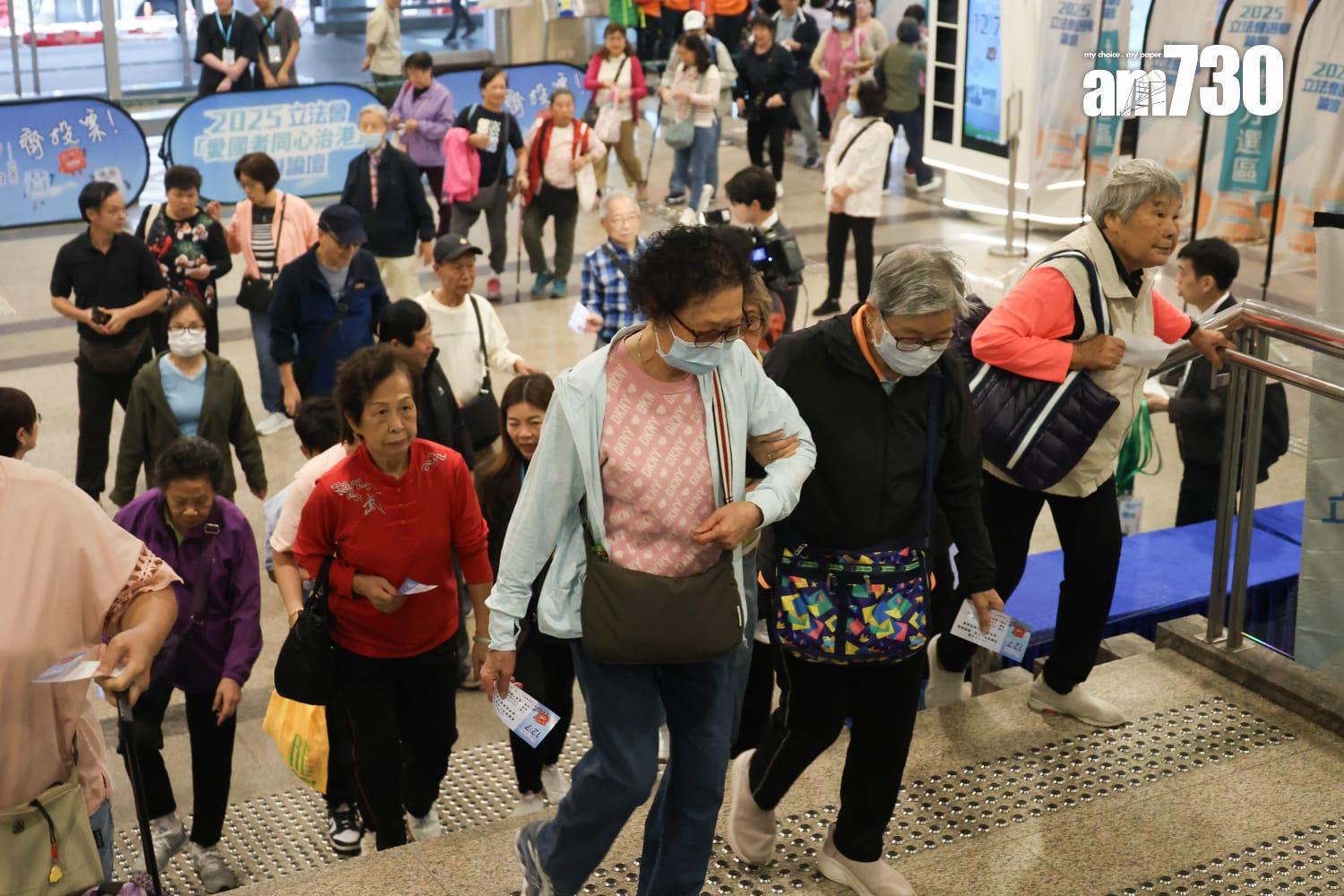 立法會選舉12月7日舉行,政府舉辦39場選舉論壇,新界西南地區直選今日成為首場開鑼的論壇(周令知攝)