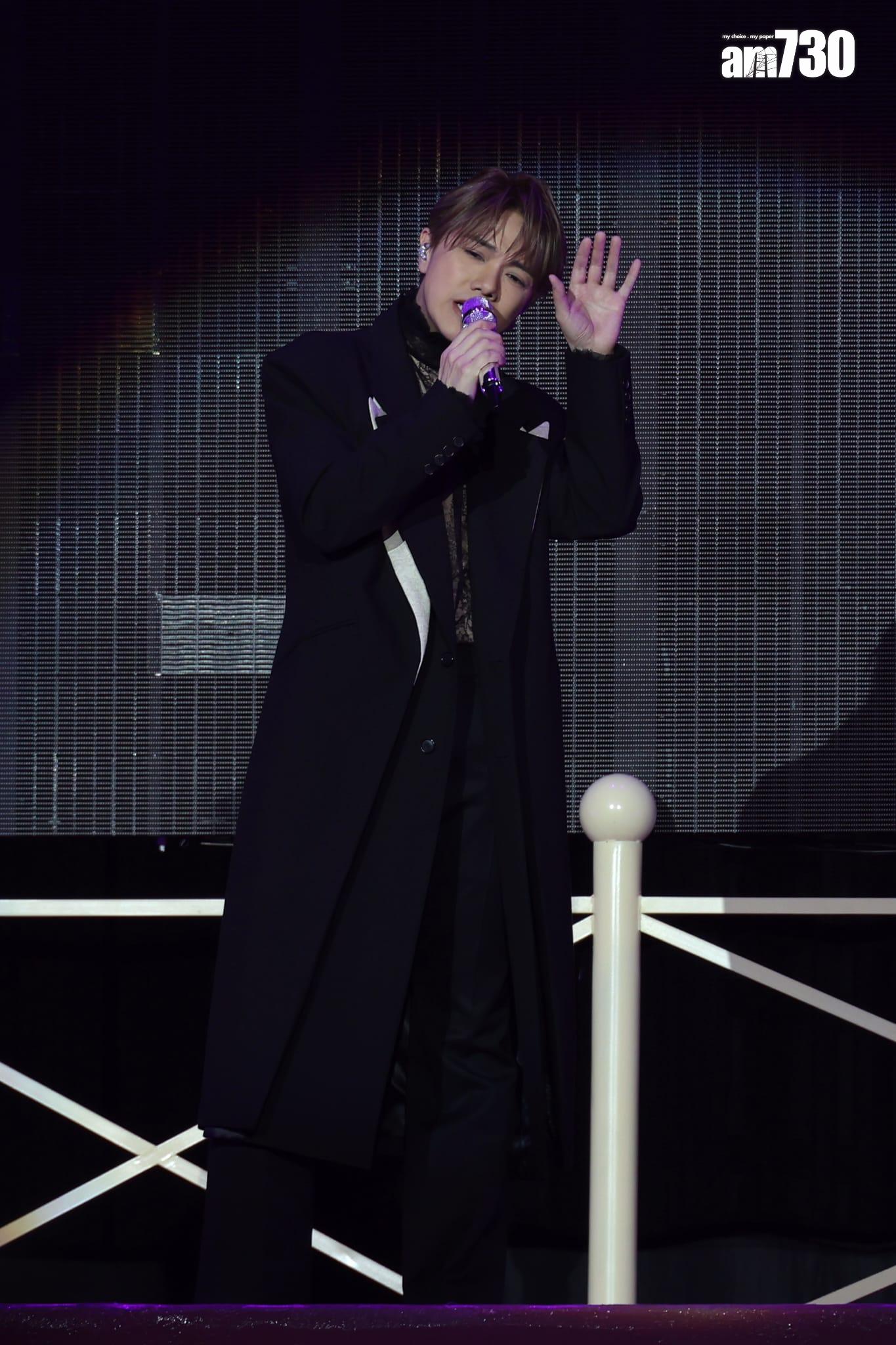 鄭秀文Sammi與張敬軒《Most Wanted 》拉闊音樂會,張敬軒唱Sammi的《哭泣遊戲》、《不拖不欠》及《放不低》。(林俊源攝)