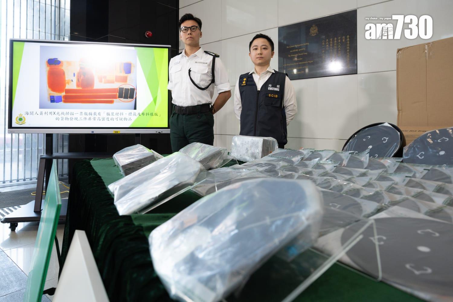 港海關在香港國際機場偵破兩宗空運走私懷疑貴金屬案件。(蘇文傑 攝)