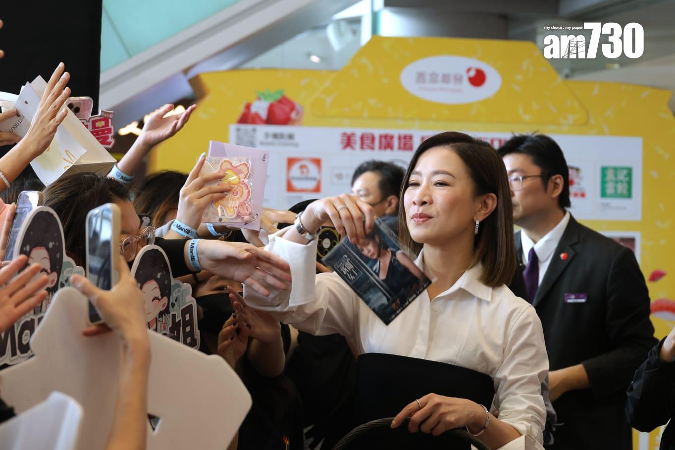 佘詩曼出席《新聞女王²》宣傳活動,大派女神造型postcard,場面墟冚。(林俊源攝)