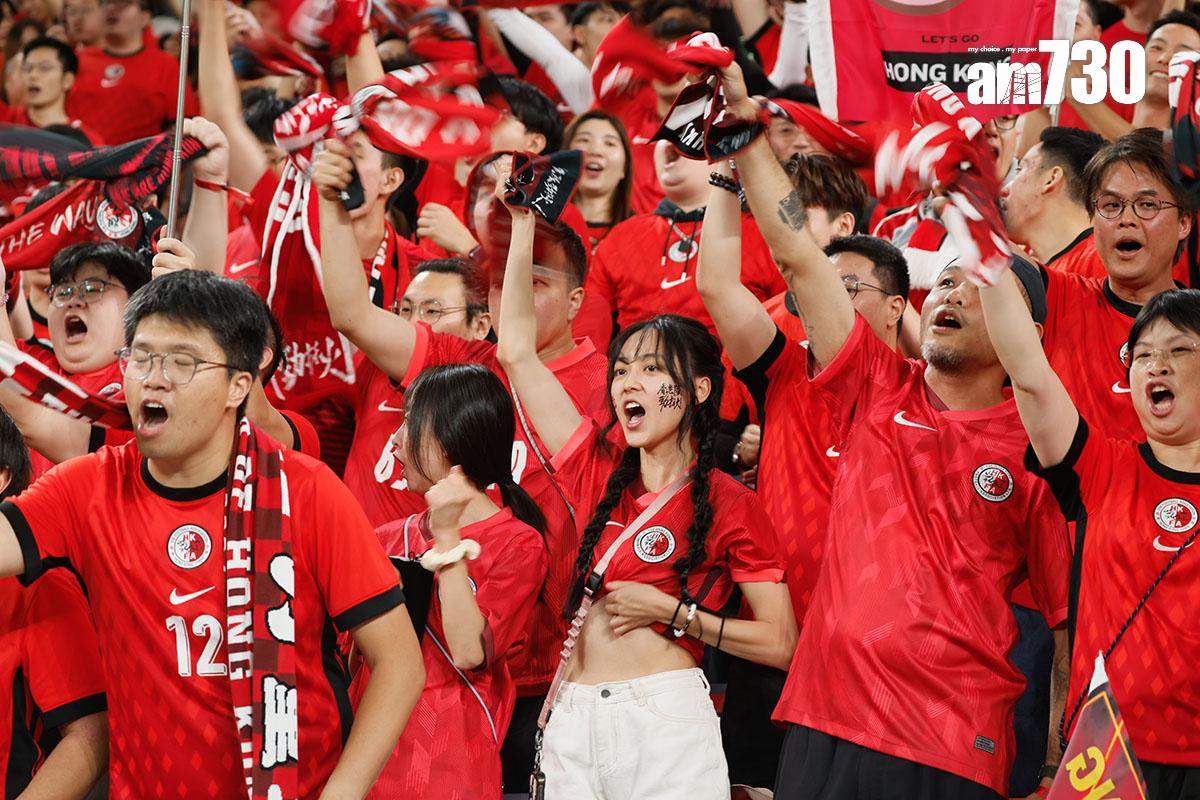 港隊在啟德體育園迎戰新加坡的賽事,吸引4.7萬名球迷入場支持。(資料圖片/蘇文傑攝)