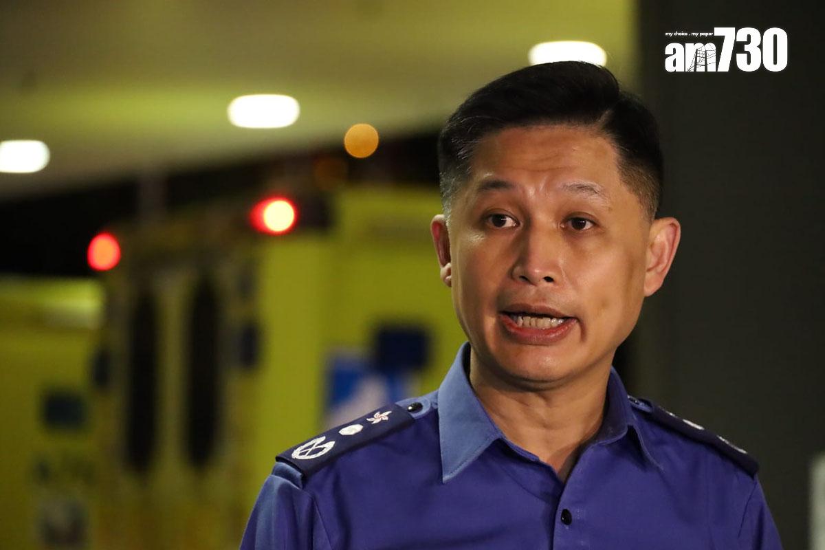 楊恩健代表消防處向殉職消防員家人致以最深切慰問。(鍾式明攝)