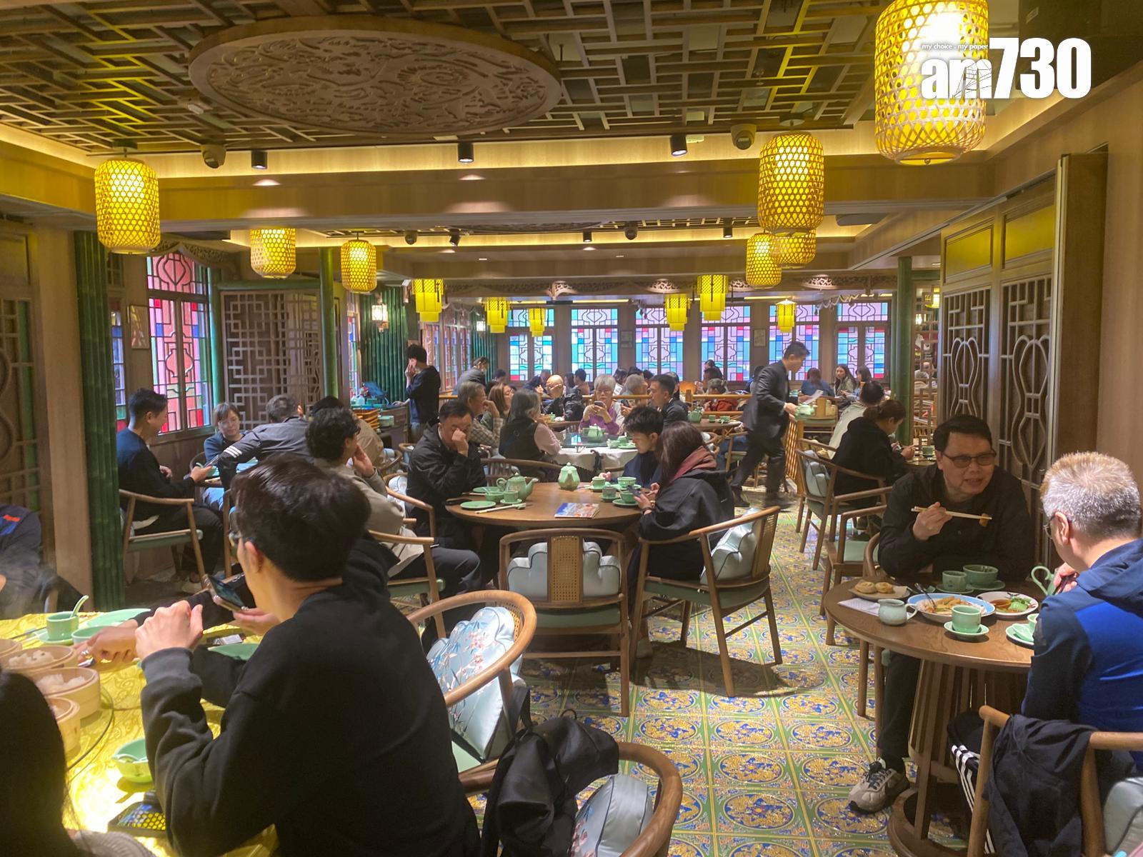 負責人透露由早上九時開始至記者下午一時半離開時,一直有客人排隊等入座。