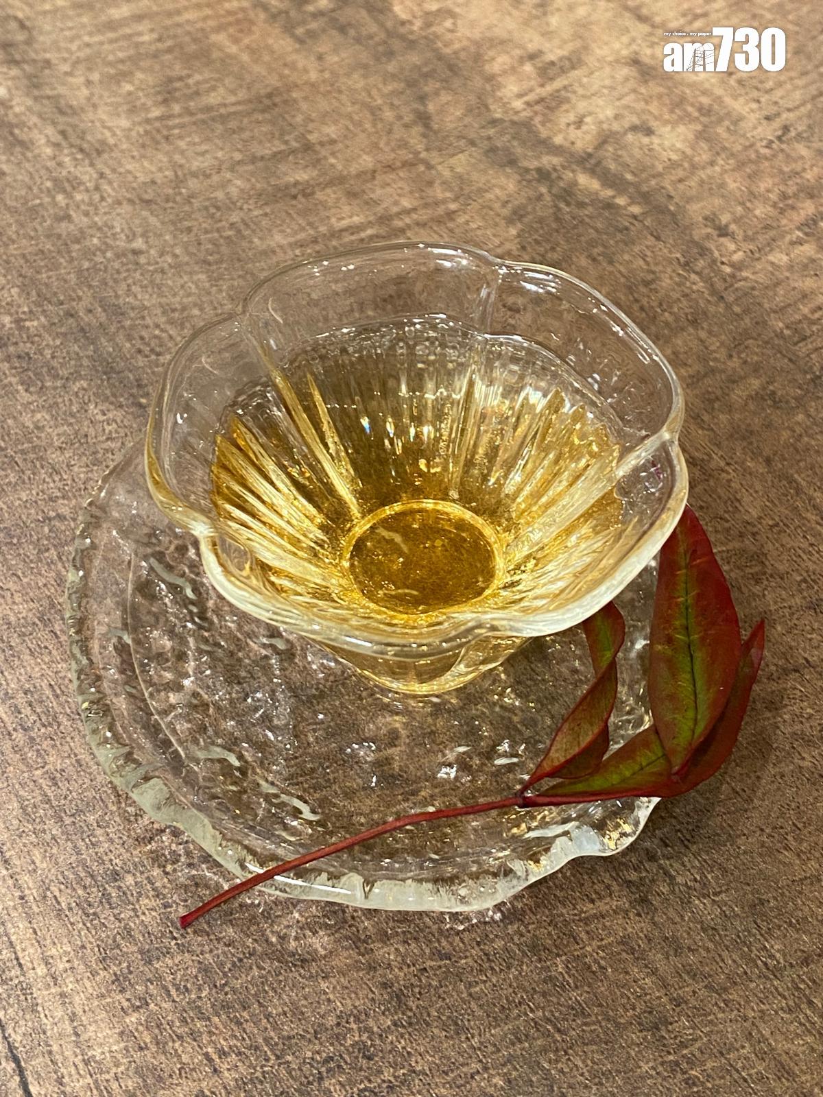 以花形小茶杯茗茶,更令人心情療愈。