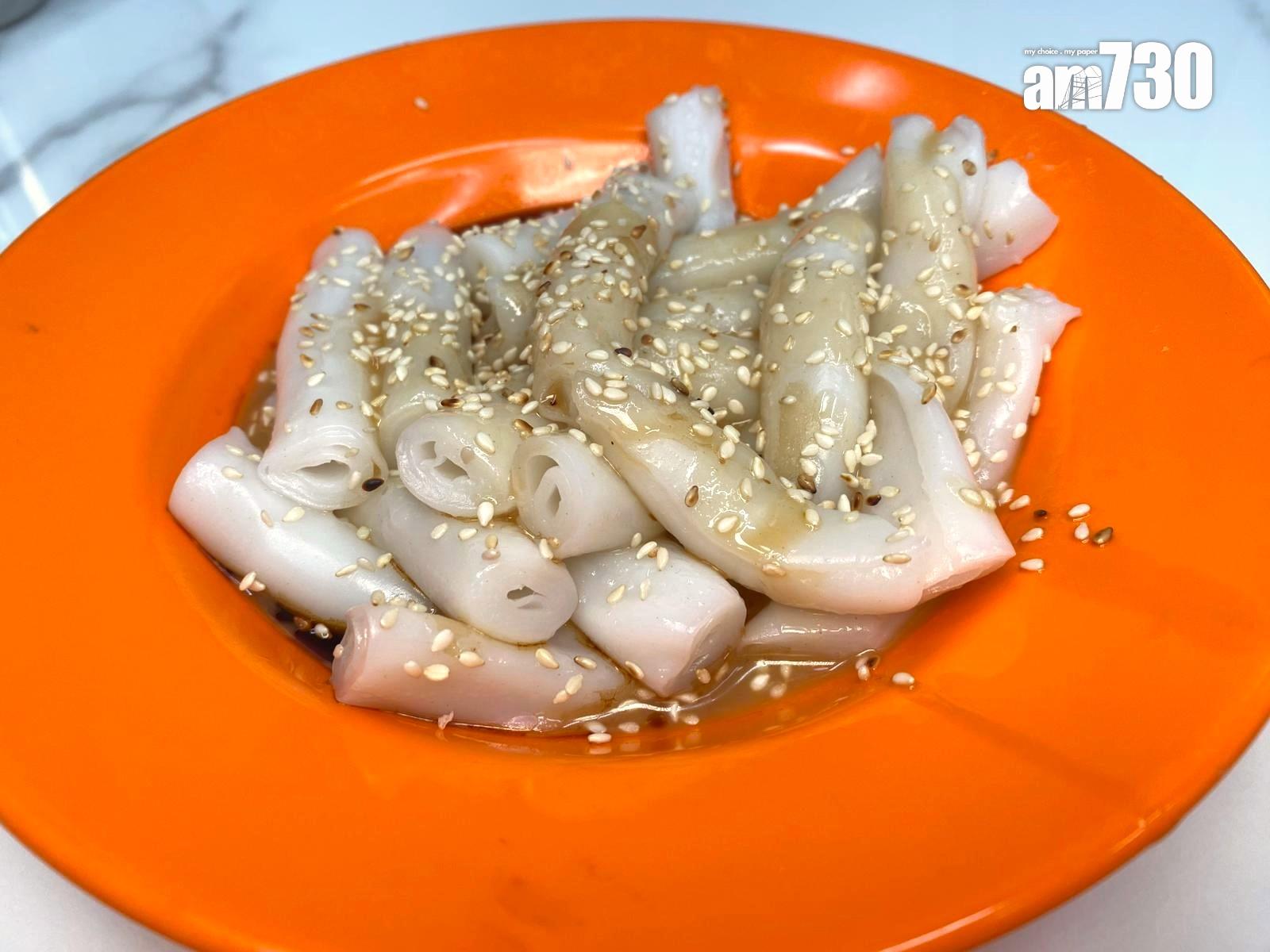 堂食腸粉(5條$15),店員奉上時已放了豉油及麻醬,份量與比例剛好,易撈勻,豬油香依然突出。