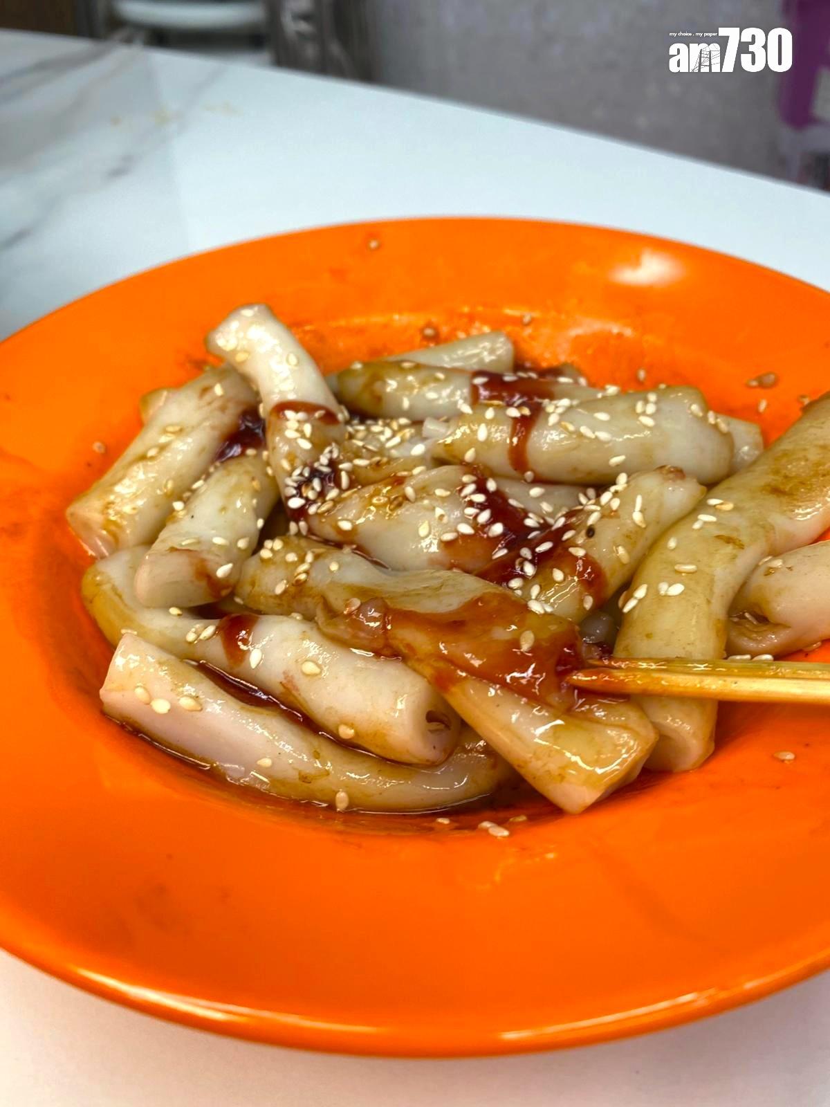 記者再加甜醬及白芝麻,醬汁中豬油的滑溜令甜醬更易融化撈勻,令甜醬沒有死甜的感覺。