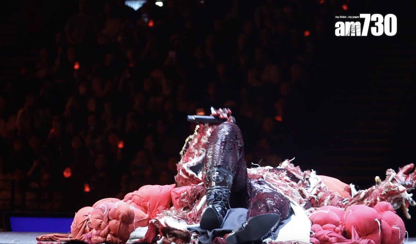 柳應廷Jer瞓地唱solo版《吃腐肉的鷹》。(娛樂組攝)